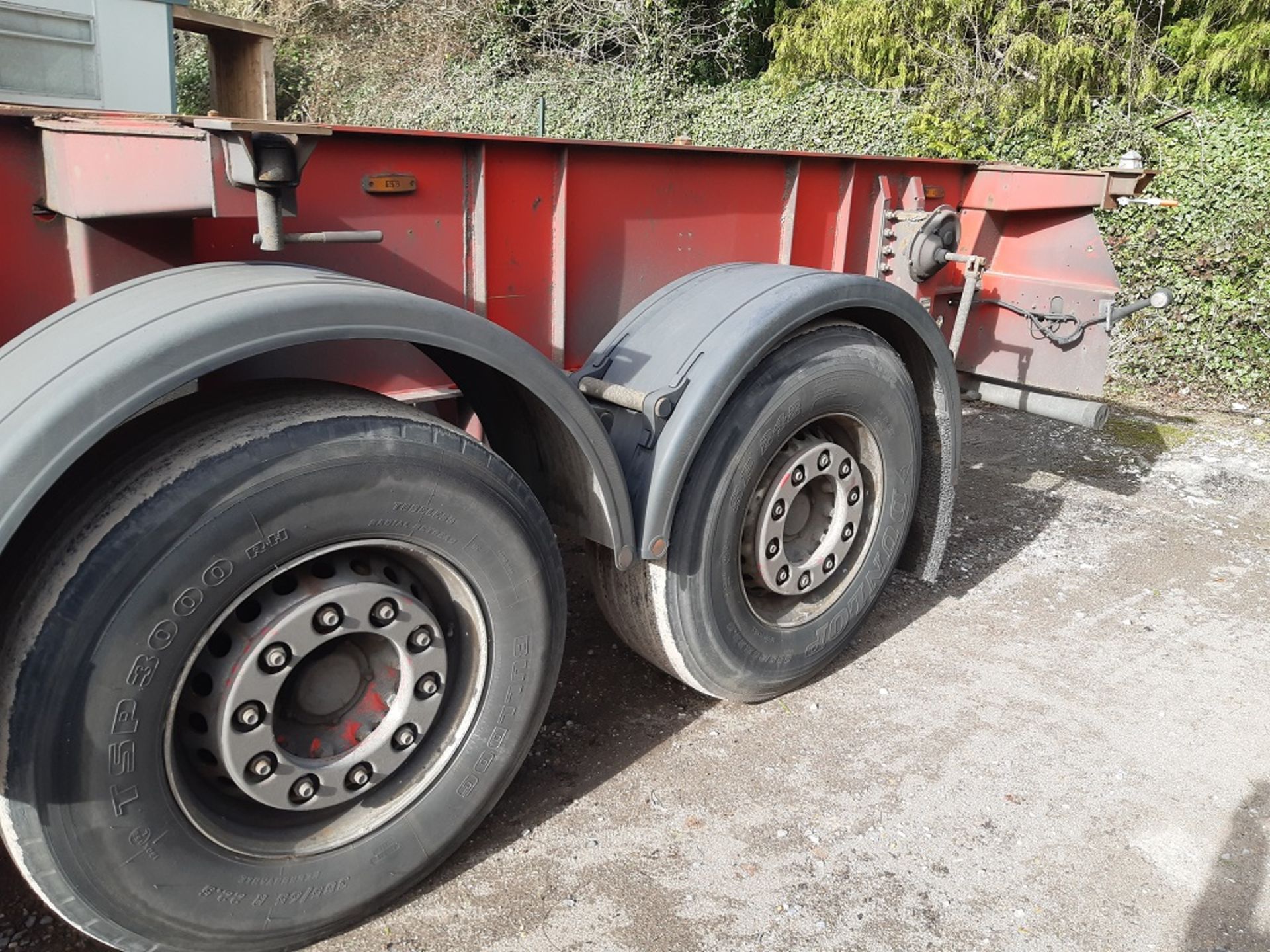 Red Dennison Four Axle (one drop axle) Multifunction Skeletal Trailer (2006) - Image 6 of 23