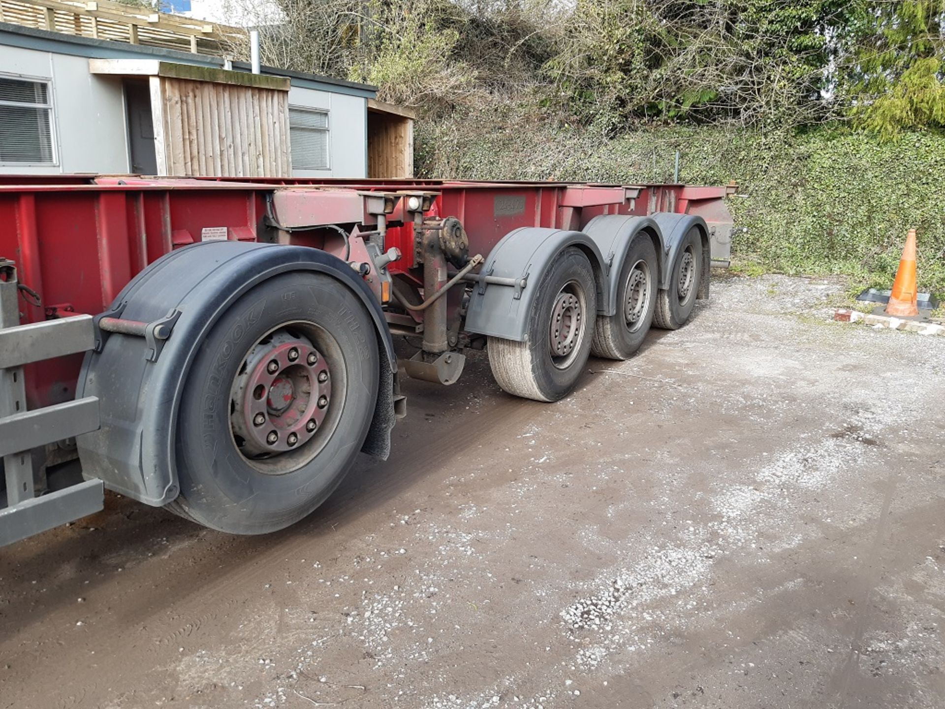 Red Dennison Four Axle (one drop axle) Multifunction Skeletal Trailer (2006) - Image 3 of 14