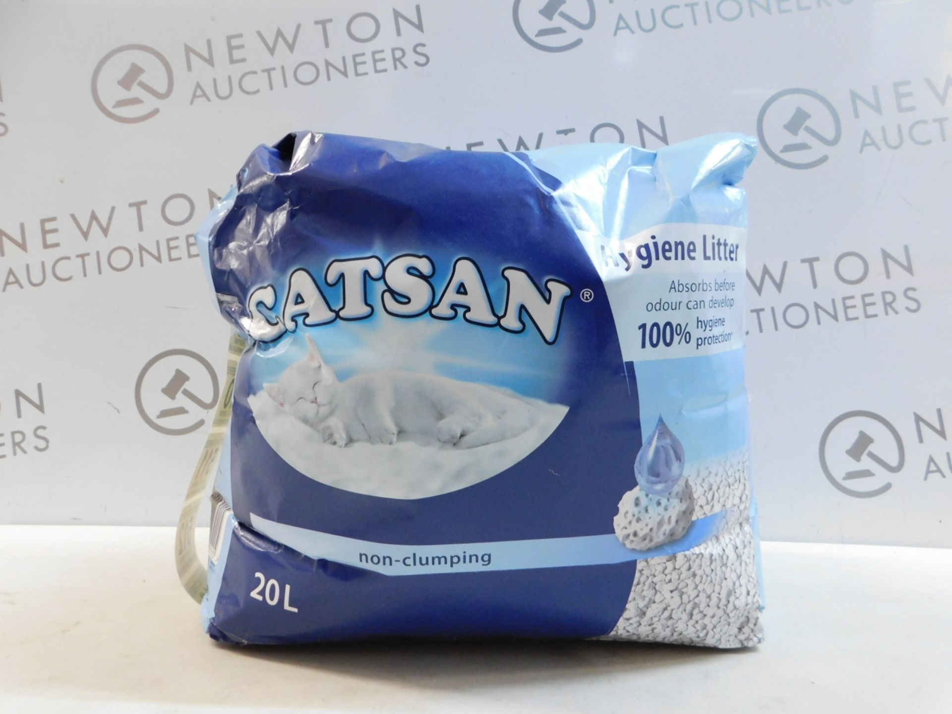 1 BAG OF CATSAN CAT LITTER RRP Â£34.99