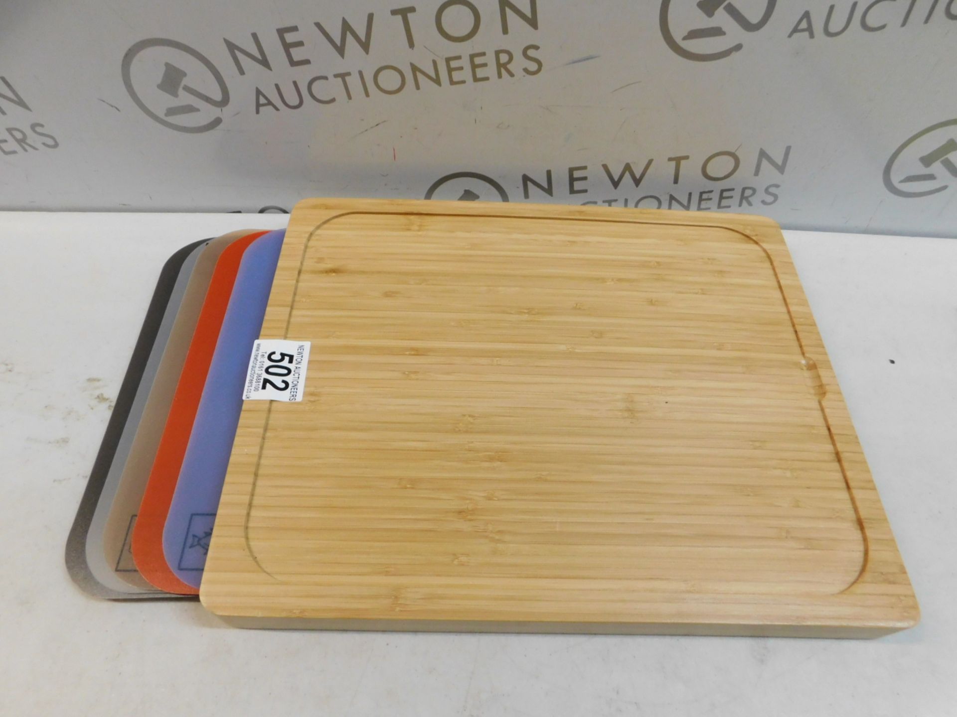 1 SEVILLE CLASSICS BAMBOO CHOPPING BOARD WITH 7 COLOUR-CODED MATS RRP Â£39.99