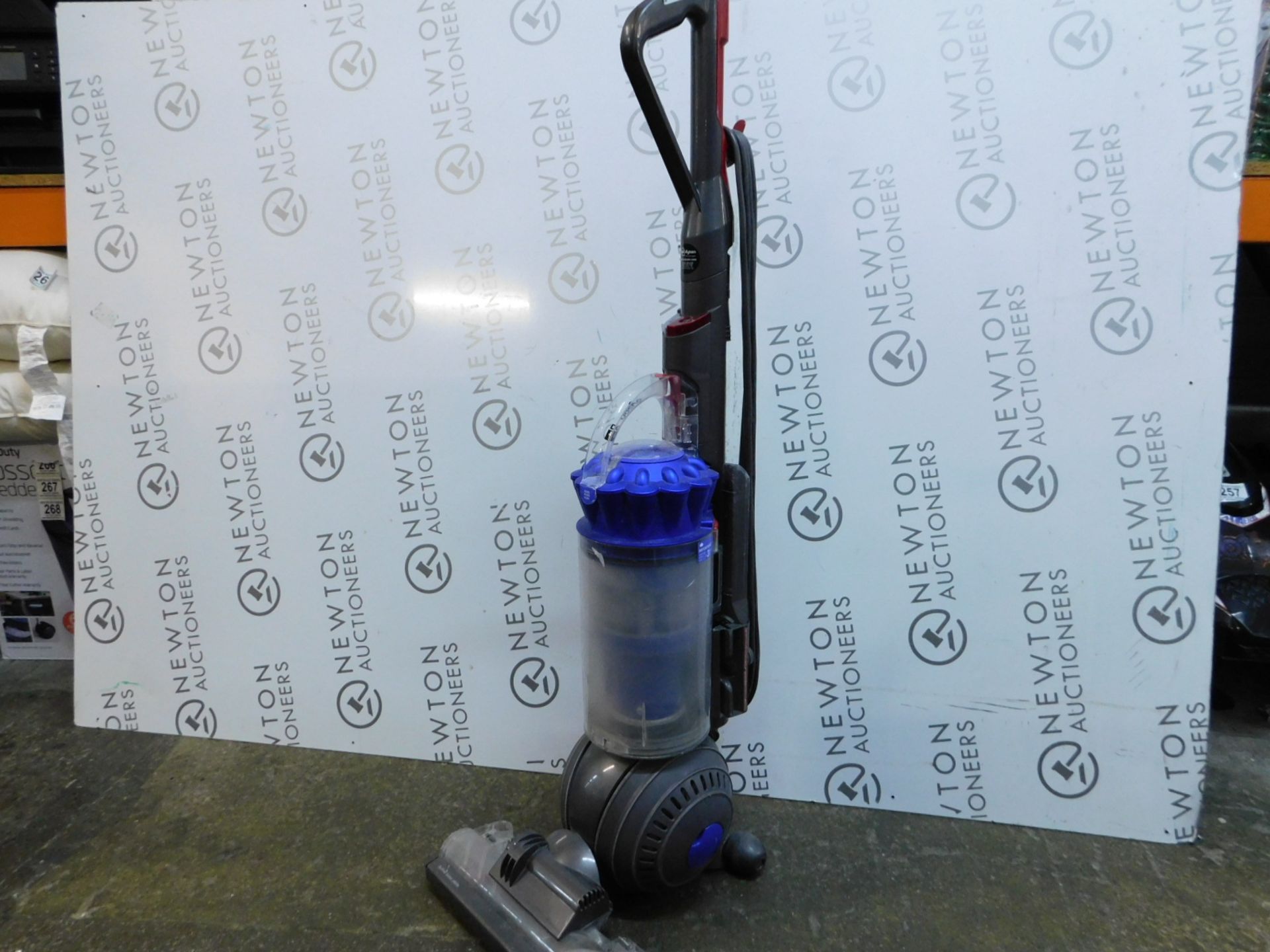 1 DYSON DC41 ANIMAL MULTI FLOOR UPRIGHT VACUUM CLEANER RRP Â£429.99