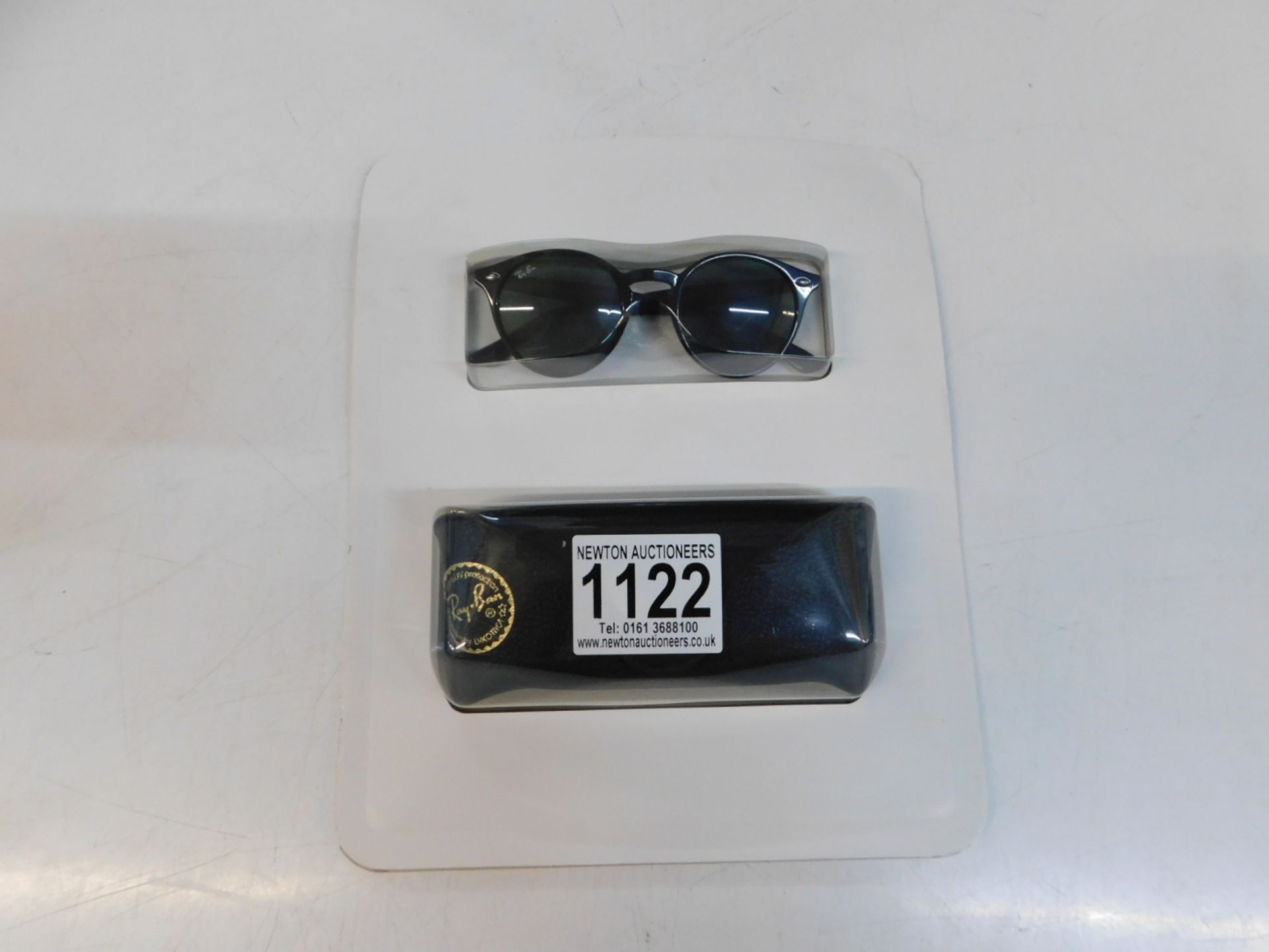 1 PACK OF RAYBAN SUNGLASESS WITH CASE RRP Â£179.99