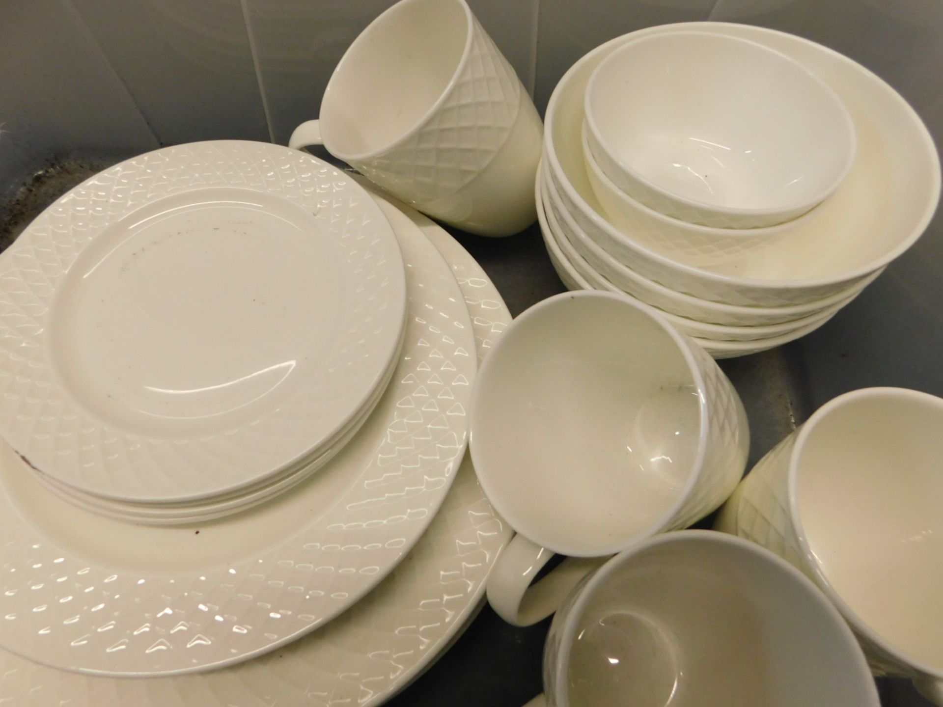 1 MIKASA CROSSROADS EFFECT 12 PIECE (APPROX) PORCELAIN DINNERWARE SET RRP Â£49.99