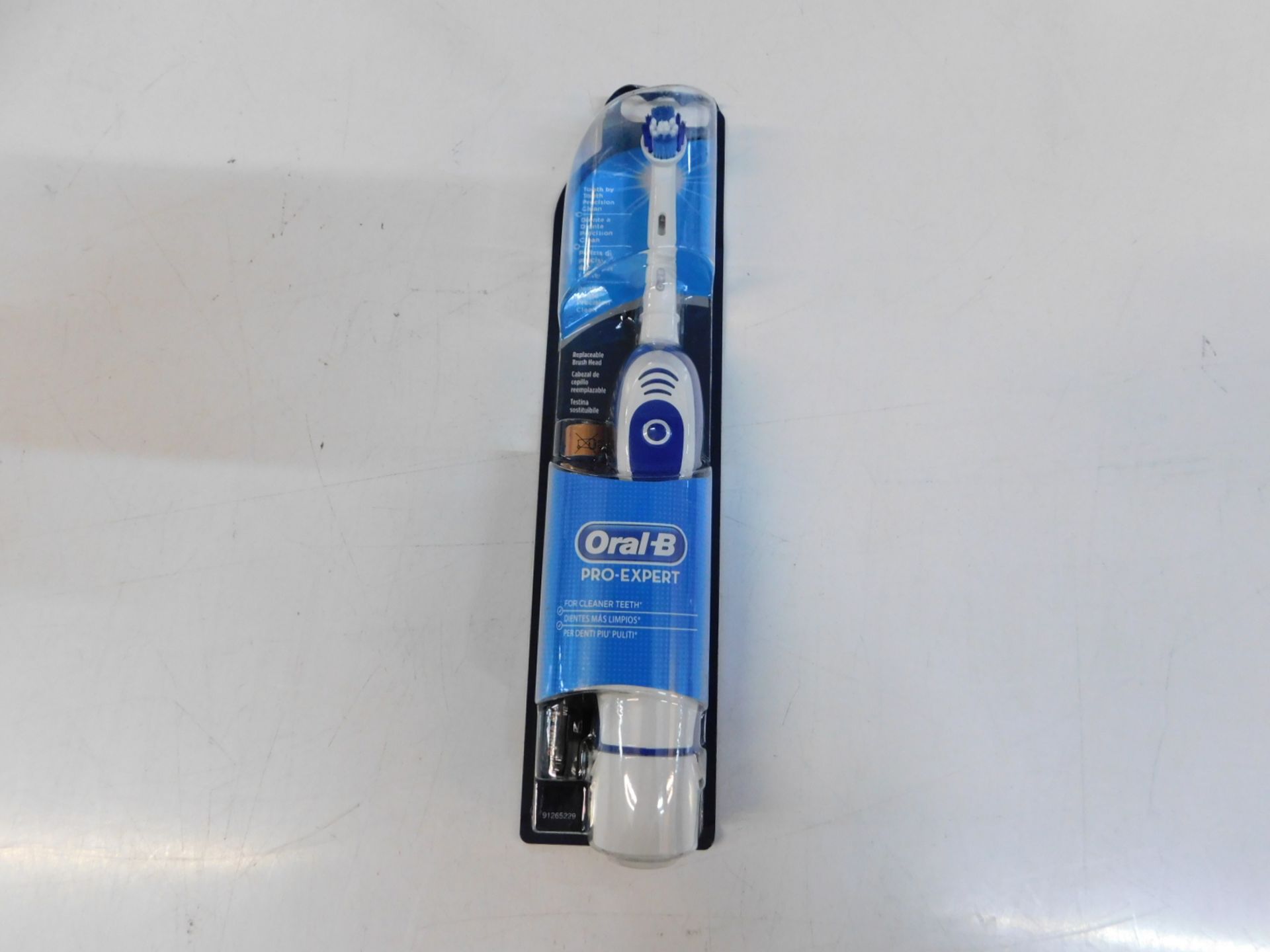 1 BRAND NEW SEALED PACK OF ORAL-B BATTERY OPERATED TOOTHBRUSH RRP Â£14.99