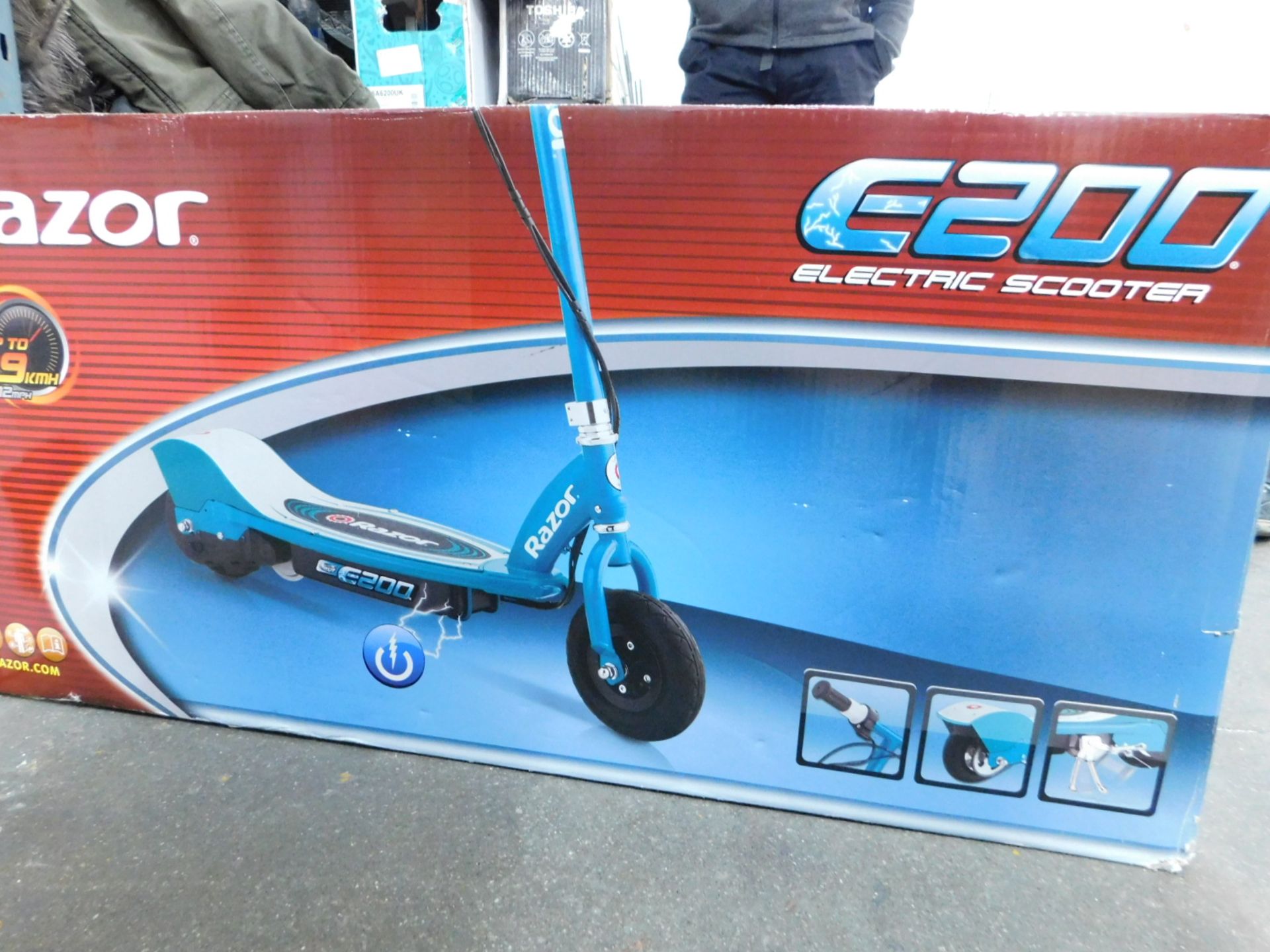 1 BOXED RAZOR POWER CORE E200 BLUE ELECTRIC SCOOTER RRP Â£239.99