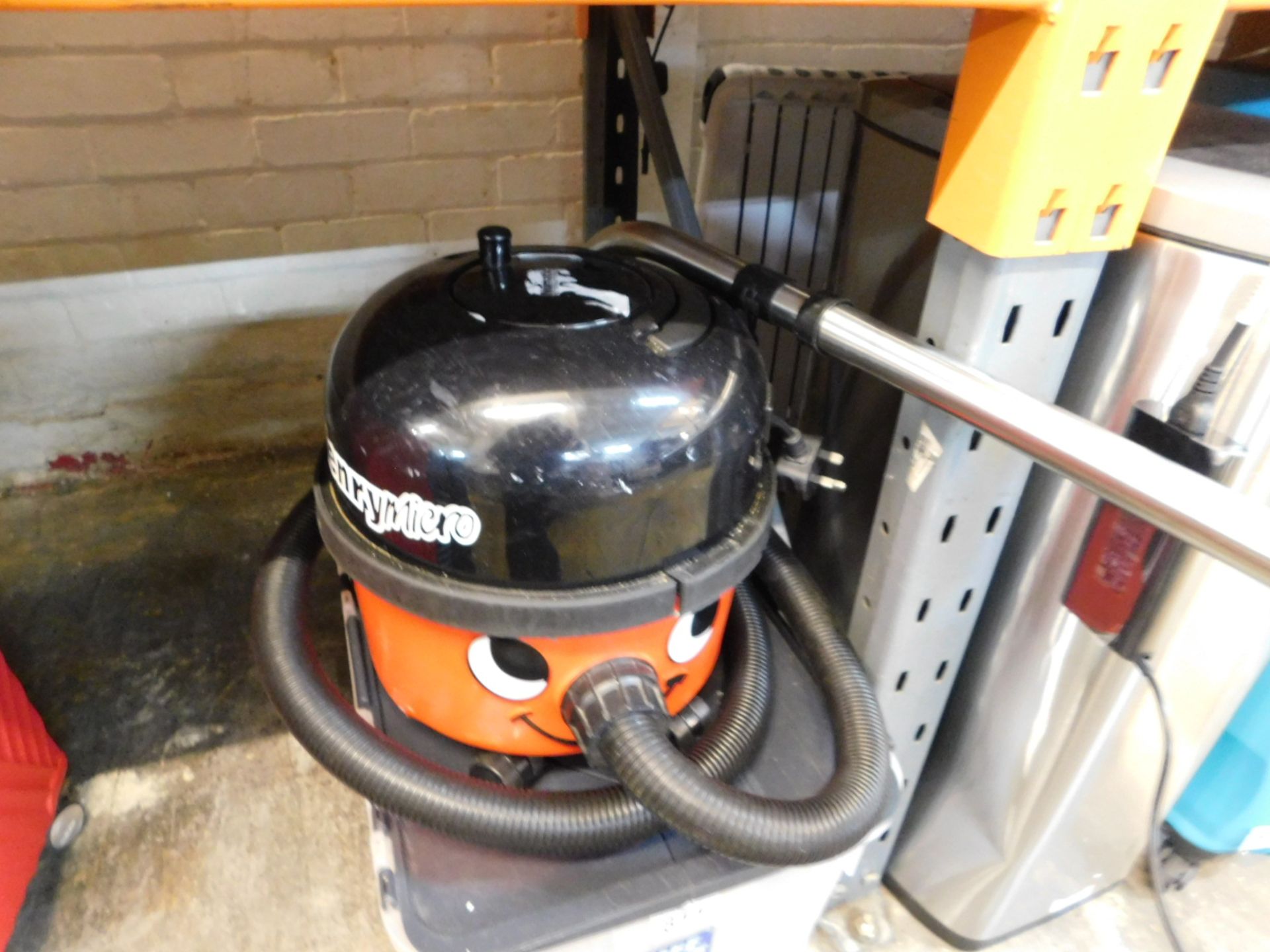 1 NUMATIC HENRY HVR200M VACUUM CLEANER RRP Â£179.99