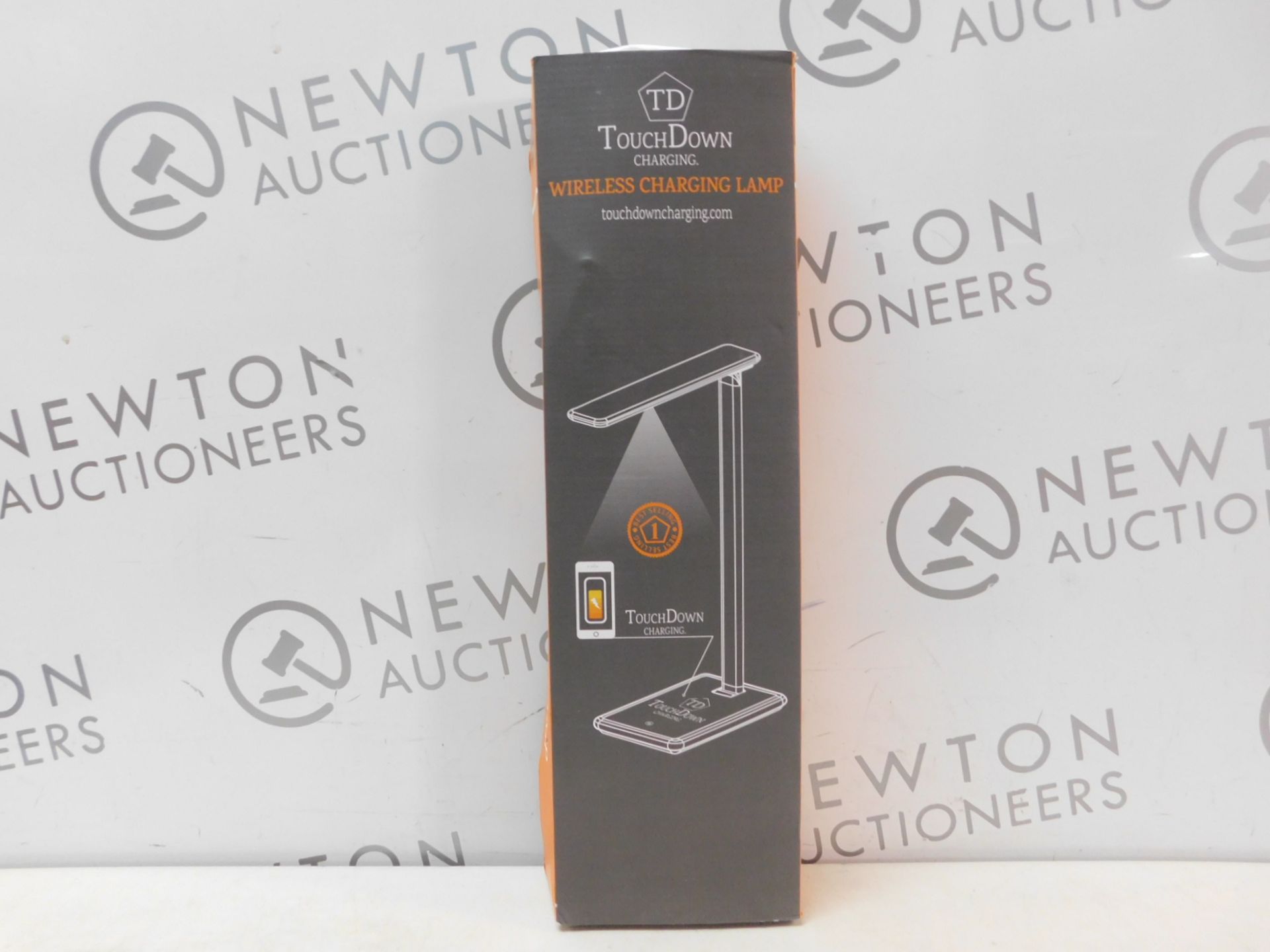 1 BOXED TD WIRELESS CHARGING LAMP RRP Â£29.99