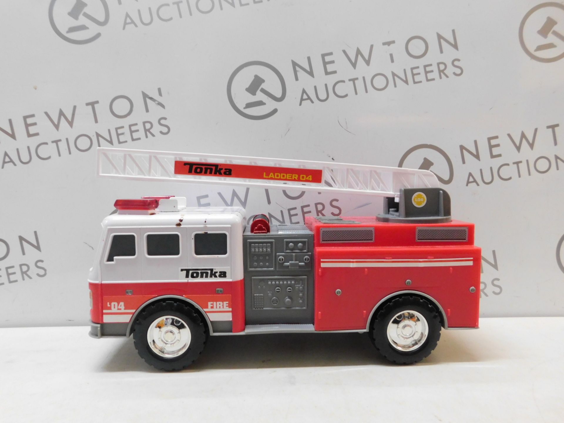 1 TONKA MIGHTY FIRE TRUCK RRP Â£29.99