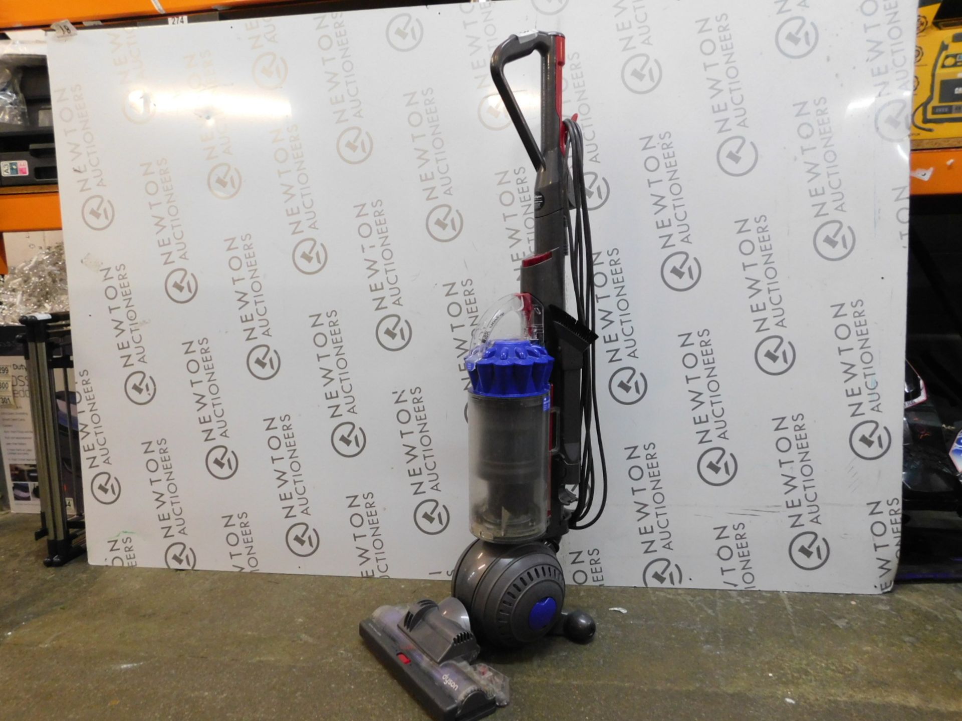 1 DYSON DC40 ANIMAL MULTI FLOOR UPRIGHT VACUUM CLEANER RRP Â£389.99