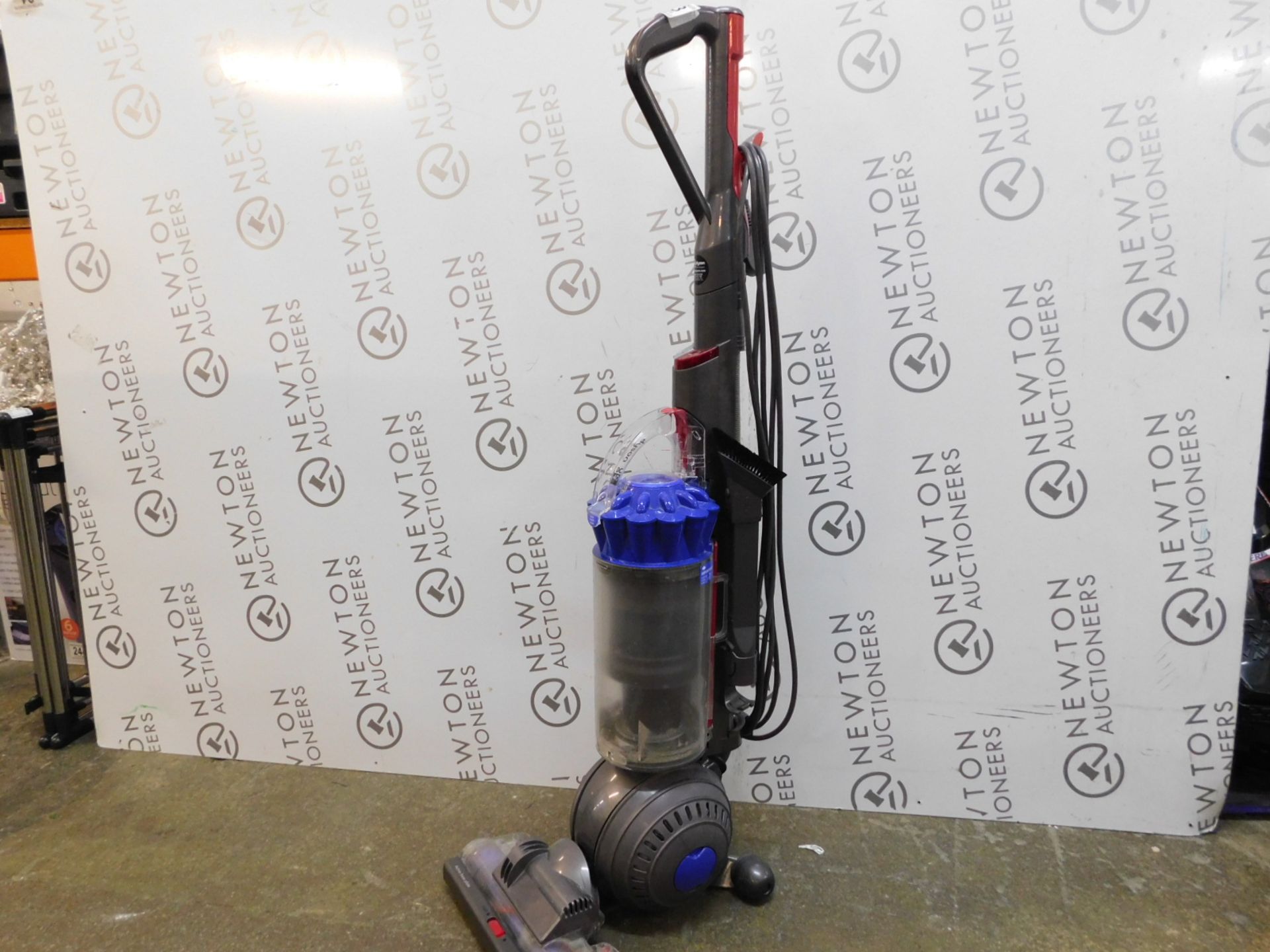 1 DYSON DC40 ANIMAL MULTI FLOOR UPRIGHT VACUUM CLEANER RRP Â£389.99