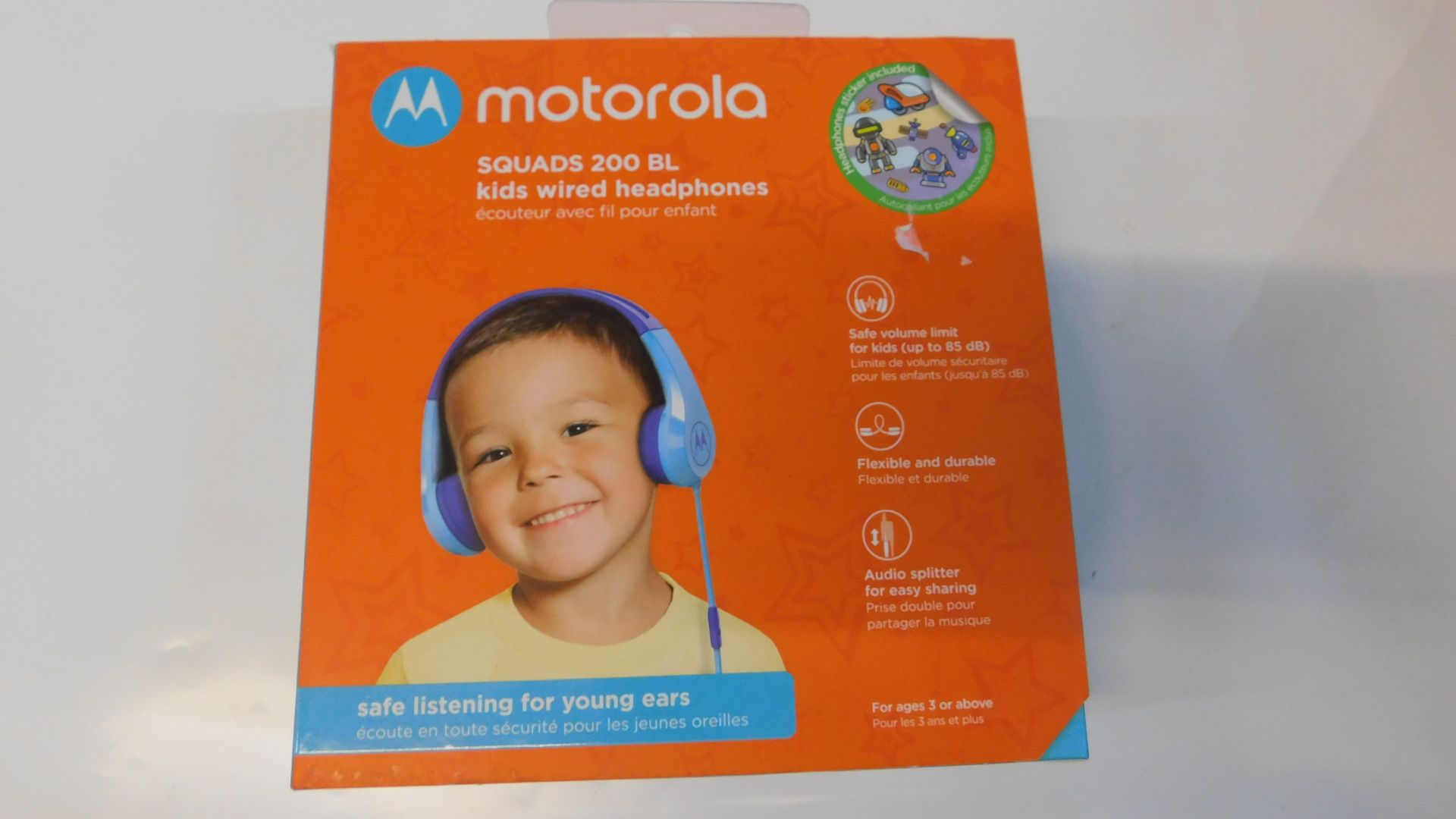 1 BOXED MOTOROLA SQUADS 200 KIDS WIRED HEADPHONES RRP Â£24.99