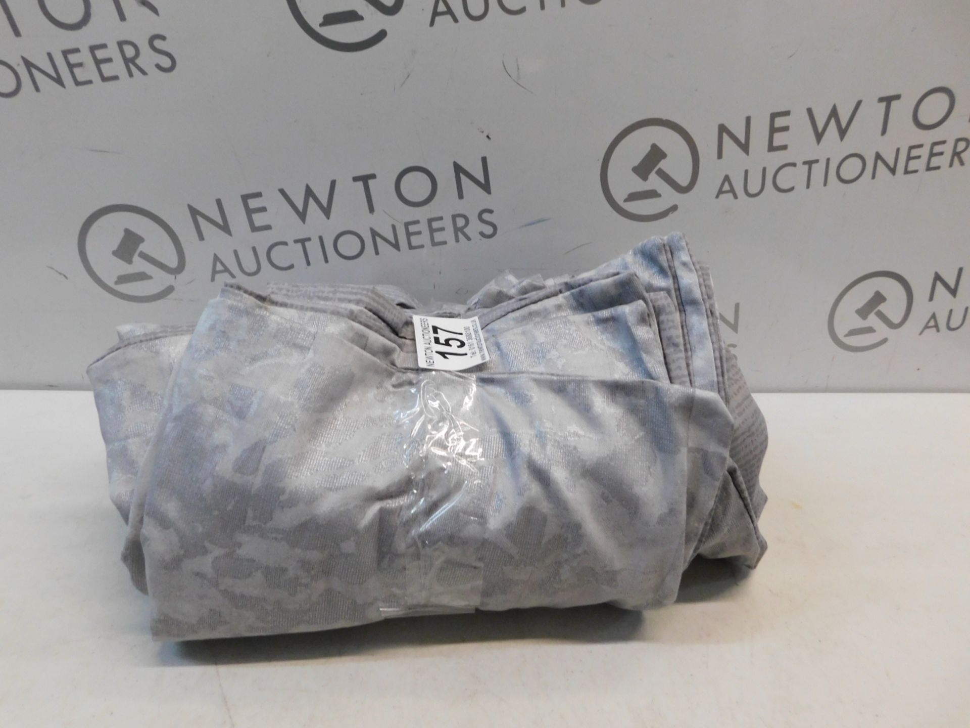 1 DKNY 300 THREAD COUNT COTTON SATEEN DUVET SET RRP Â£49.99