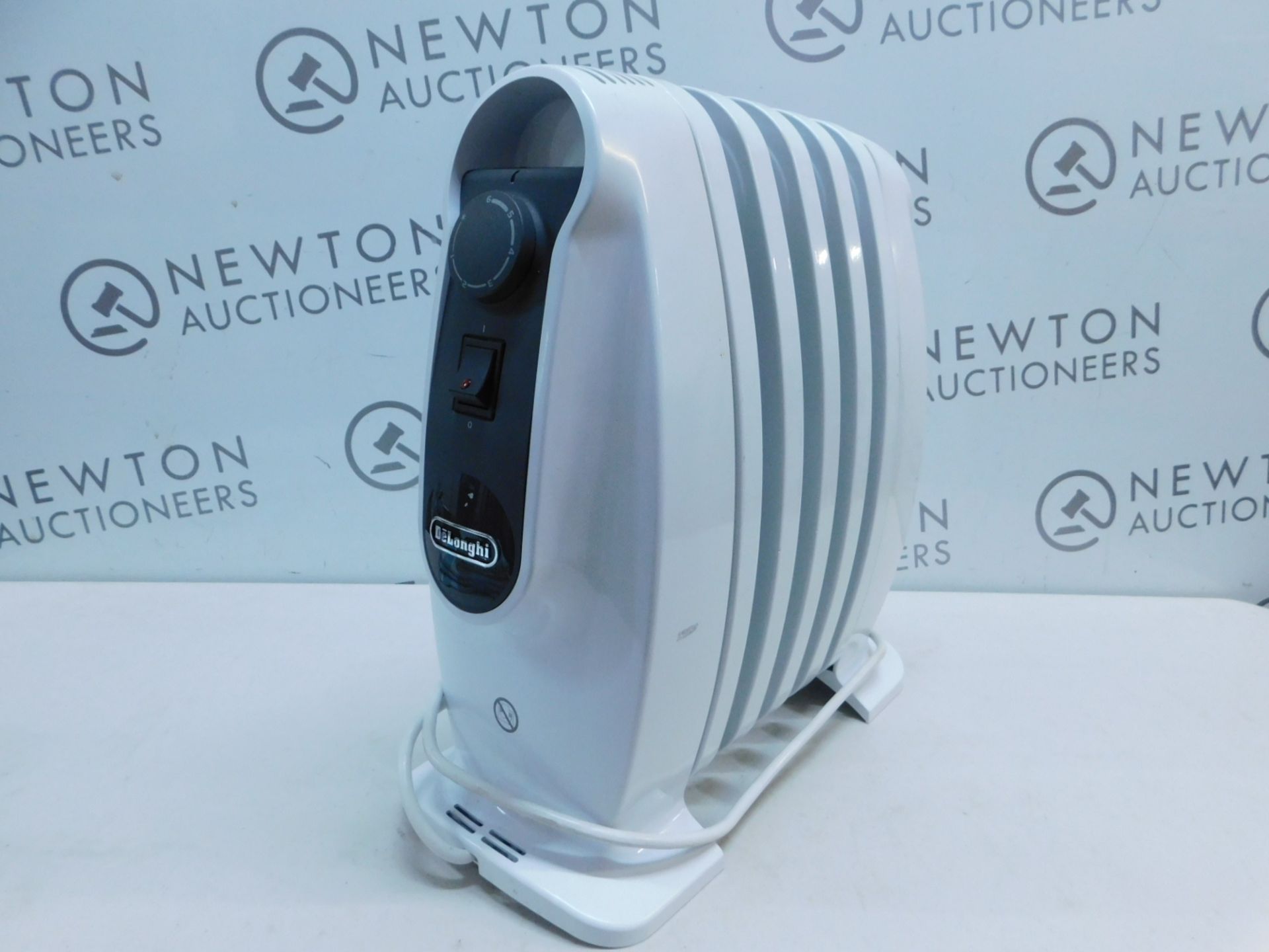 1 DELONGHI NANO SPEED WARM ELECTRIC RADIATOR RRP Â£89.99