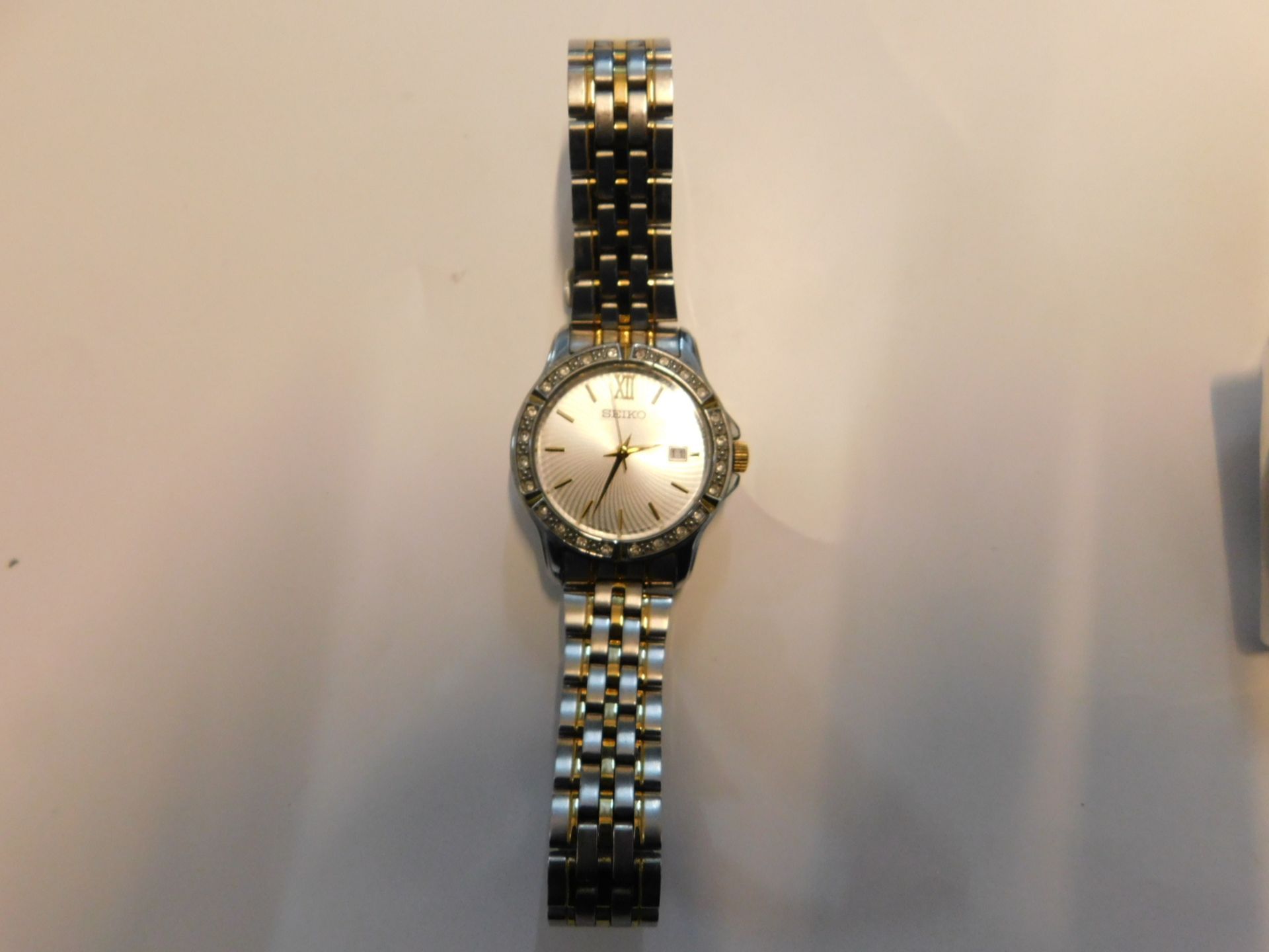 1 SEIKO LADIES SWAROVSKI STAINLESS STEEL TWO TONE SILVER QUARTZ WATCH MODEL 6N22-00G0 RRP Â£129.99