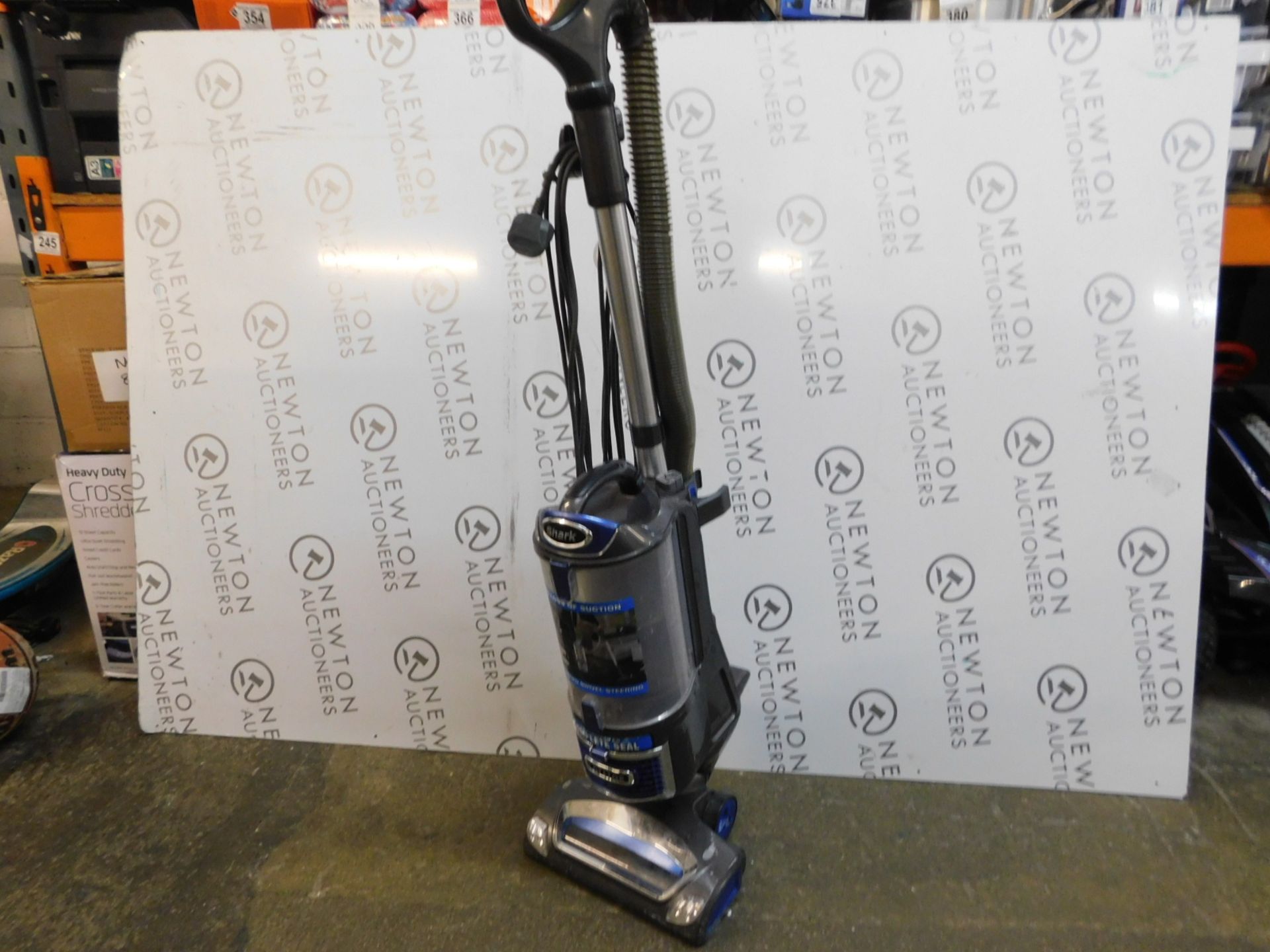 1 SHARK ROTATOR POWERED LIFT-AWAY TRUE PET NV500UKT UPRIGHT BAGLESS VACUUM CLEANER RRP Â£229.99