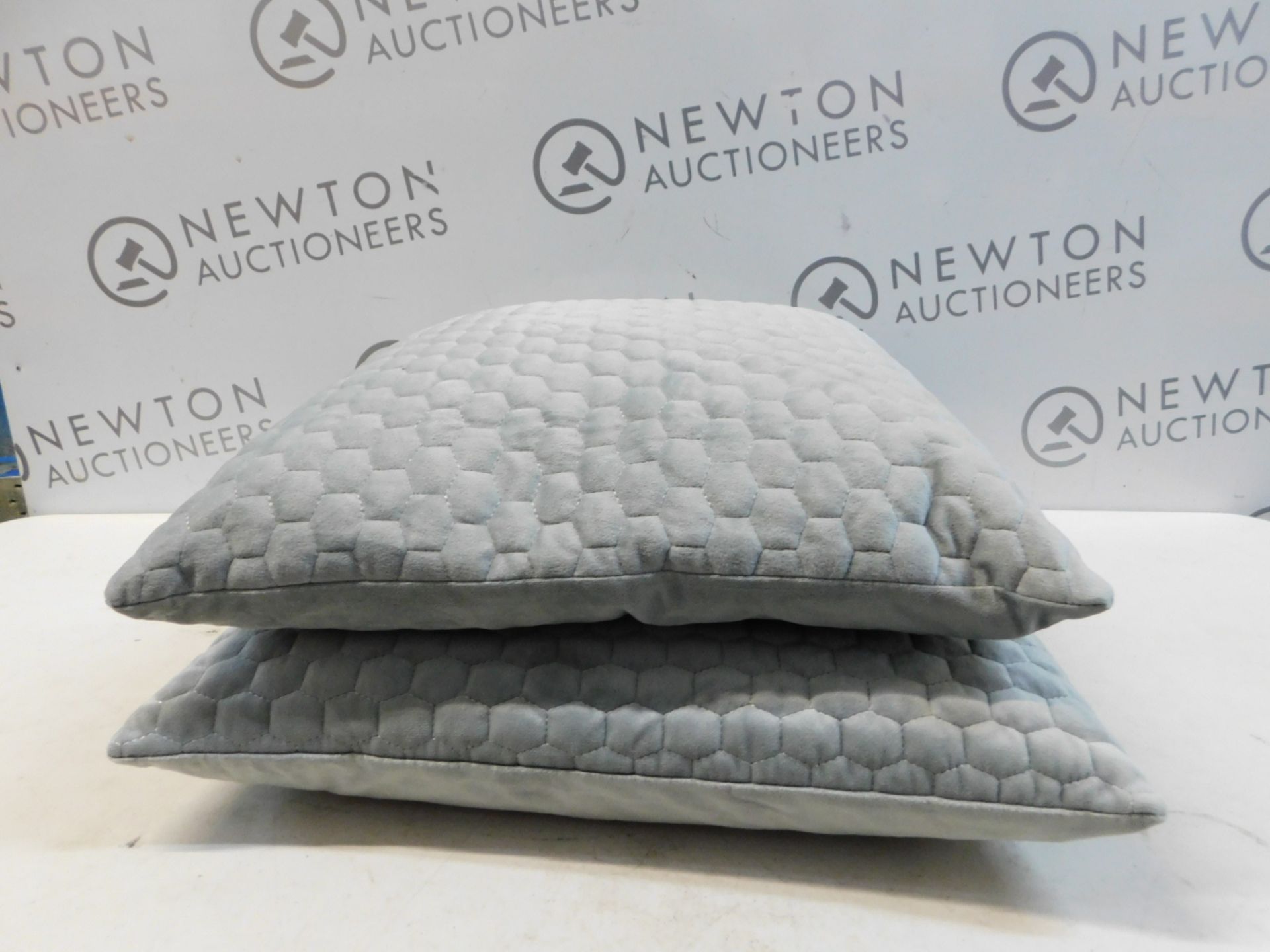 1 PAIR OF GALLERY DIRECT HONEYCOMB GREY CUSHION RRP Â£39.99