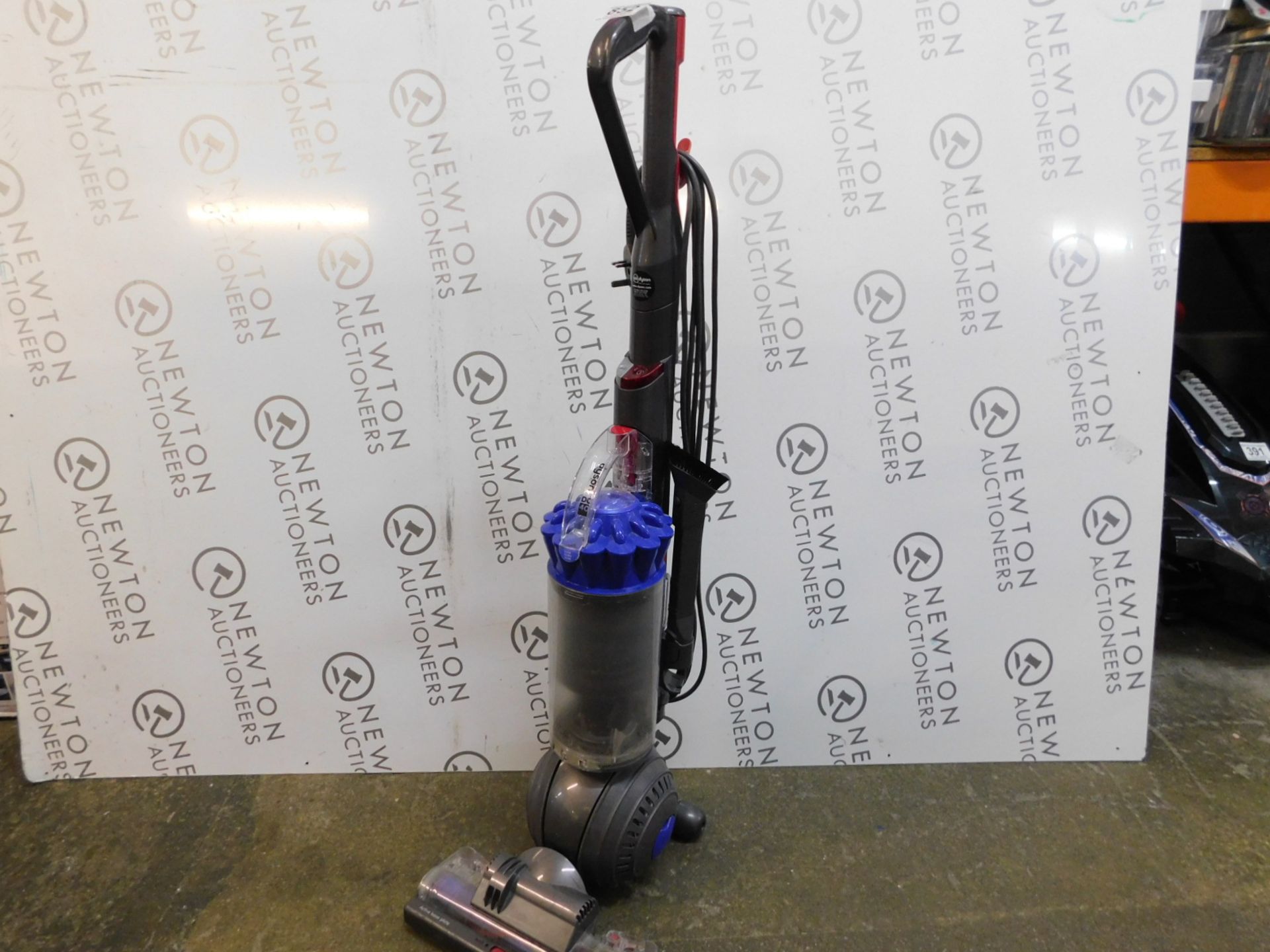 1 DYSON DC40 ANIMAL MULTI FLOOR UPRIGHT VACUUM CLEANER RRP Â£389.99