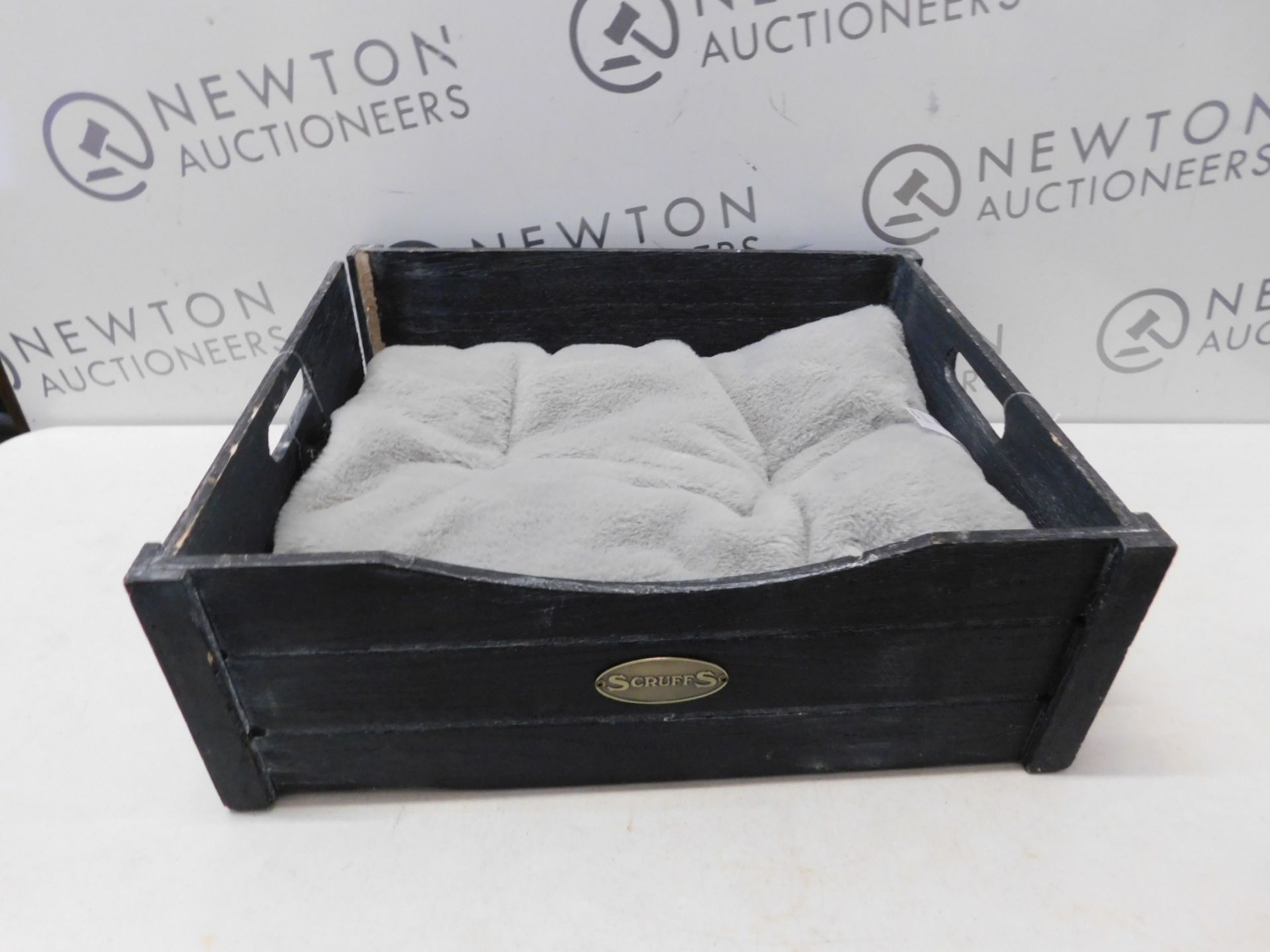 1 SCRUFFS RUSTIC WOODEN PET BOX BED WITH FAUX FUR CUSHION RRP Â£44.99