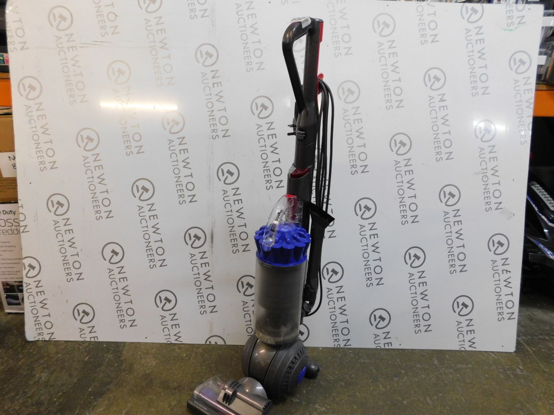 1 DYSON DC40 ANIMAL MULTI FLOOR UPRIGHT VACUUM CLEANER RRP Â£389.99