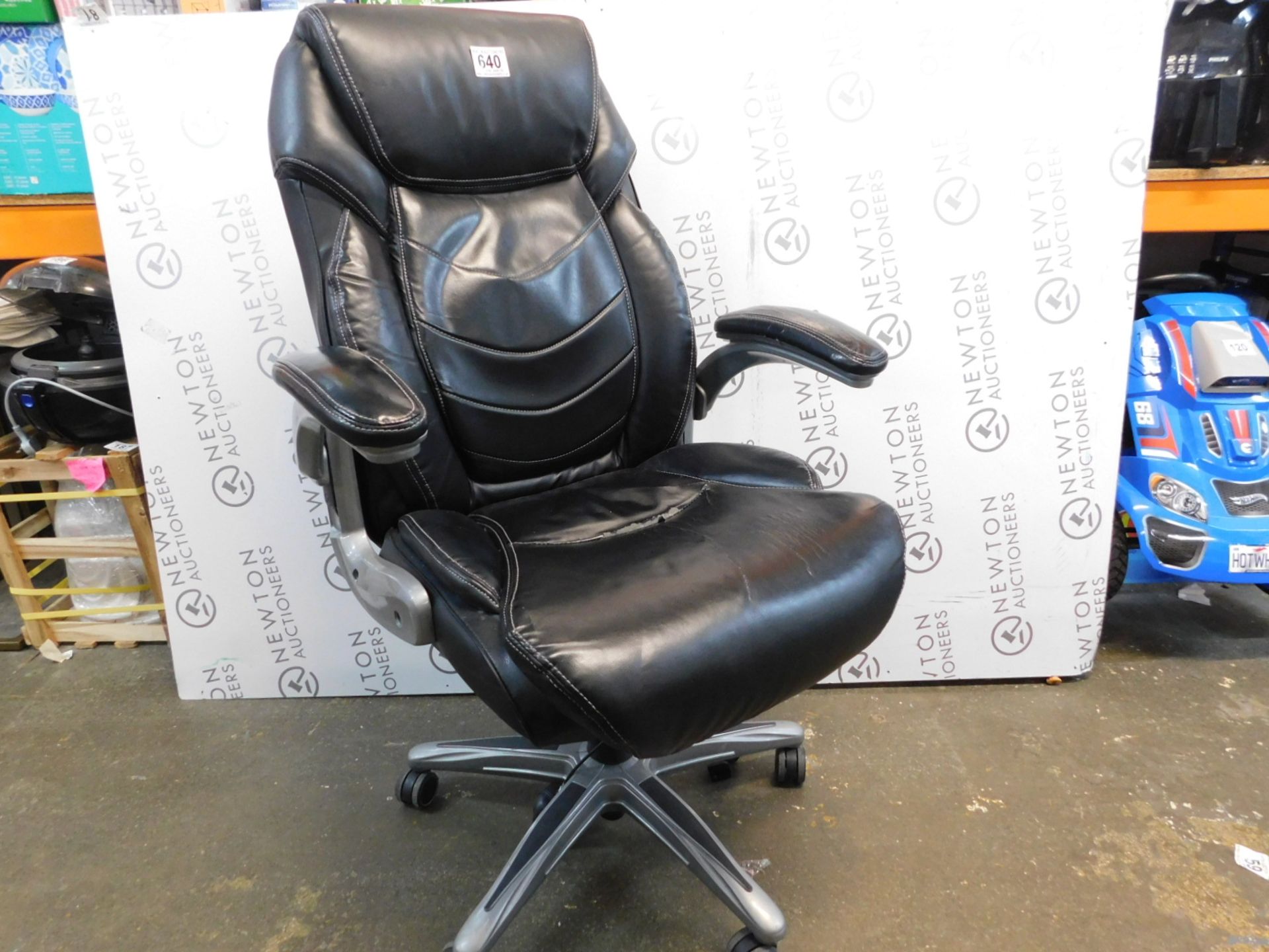 1 TRUE WELLNESS BLACK BONDED LEATHER GAS LIFT MANAGERS CHAIR WITH ACTIVE LUMBAR RRP Â£179.99