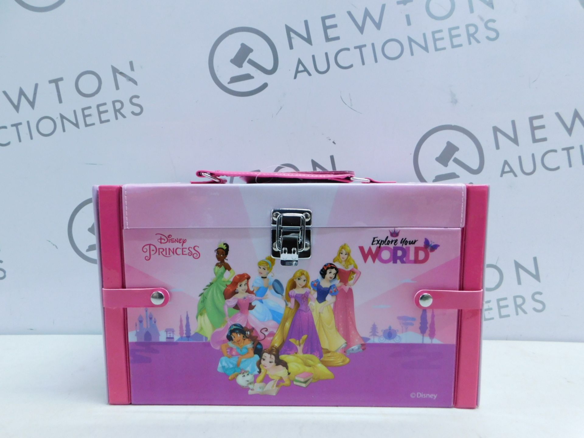 1 BOXED DISNEY PRINCESS MAKEUP STATION BEAUTY CASE RRP Â£39.99