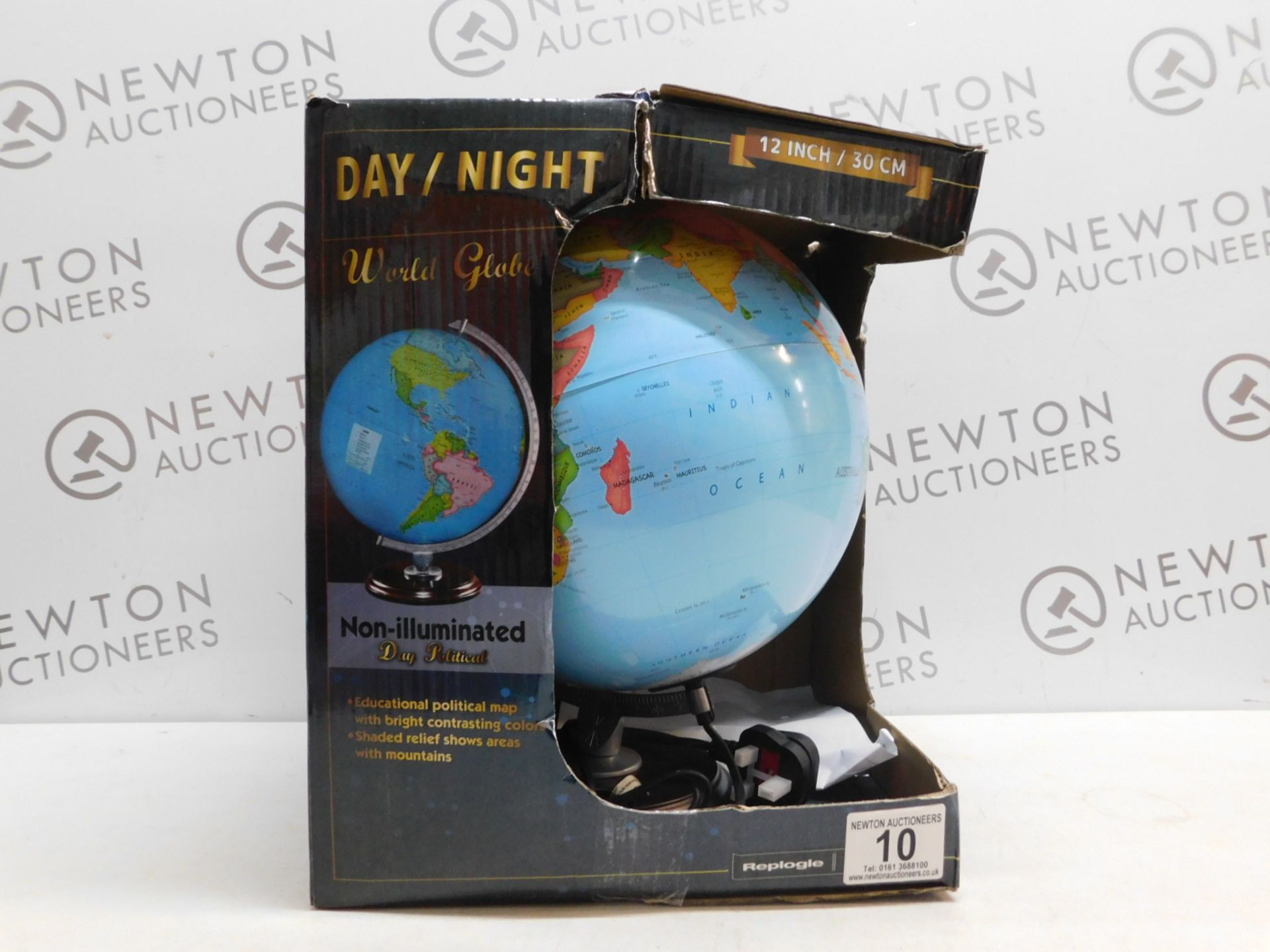 1 BOXED REPLOGLE 12" (30CM) DAY/ NIGHT WORLD GLOBE WITH WOODEN BASE RRP Â£49.99