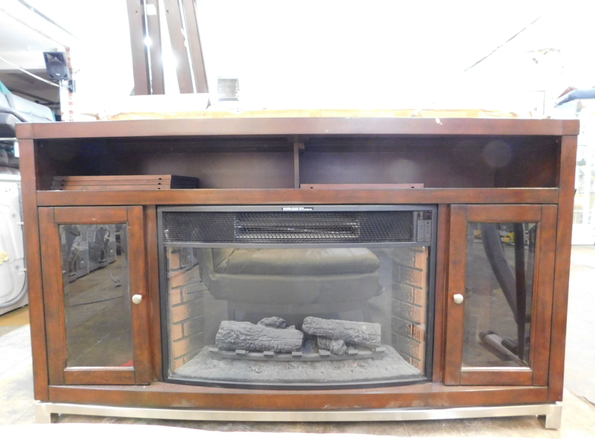 1 MEDIA MANTLE WITH 32" ELECTRIC FIREPLACE FOR TVS UP TO 70" RRP Â£699