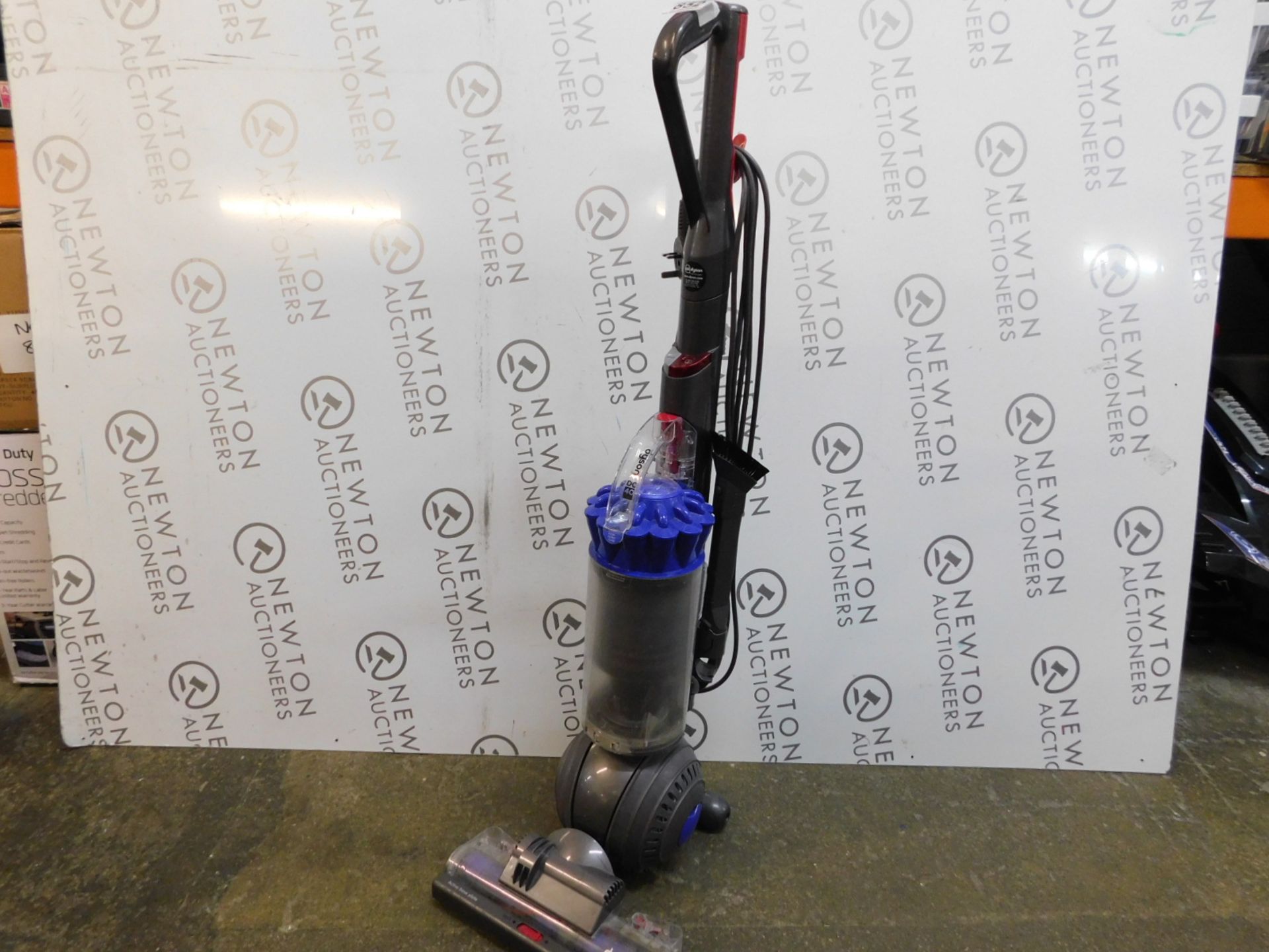 1 DYSON DC40 ANIMAL MULTI FLOOR UPRIGHT VACUUM CLEANER RRP Â£389.99