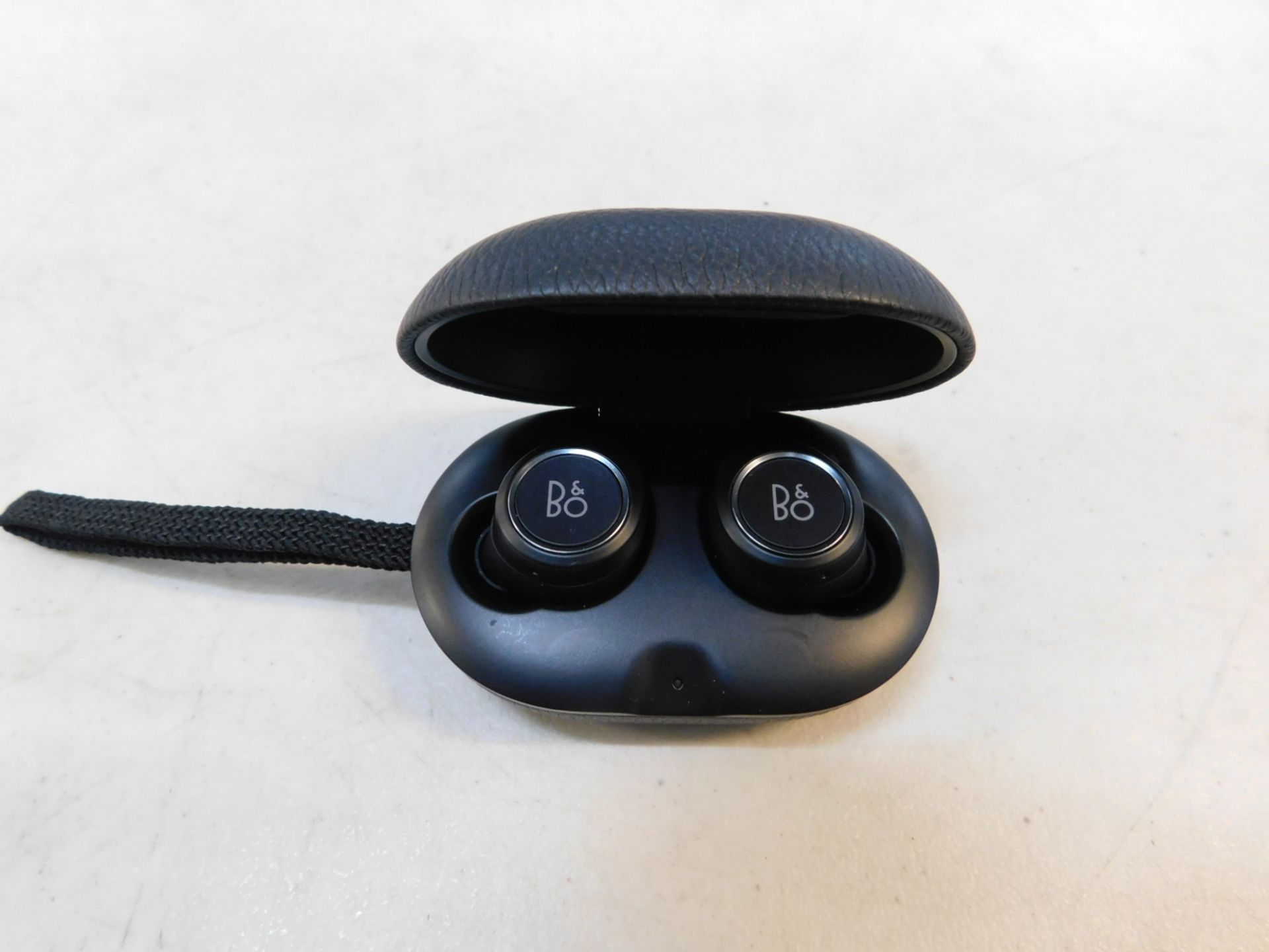 1 BANG AND OLUFSEN E8 TRUE WIRELESS BLUETOOTH EARPHONES RRP Â£299