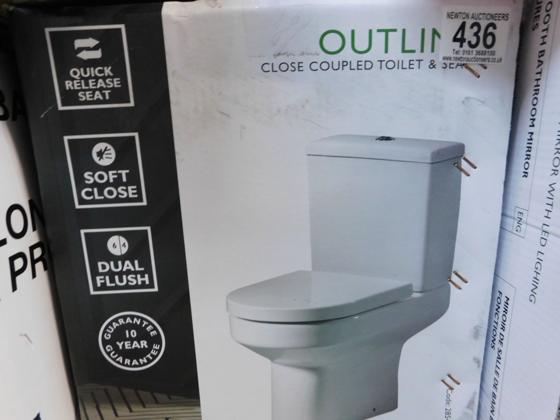 1 BOXED TAVISTOCK OUTLINE CLOSE COUPLED TOILET SEAT WITH SOFT CLOSE SEAT AND CISTERN RRP Â£299