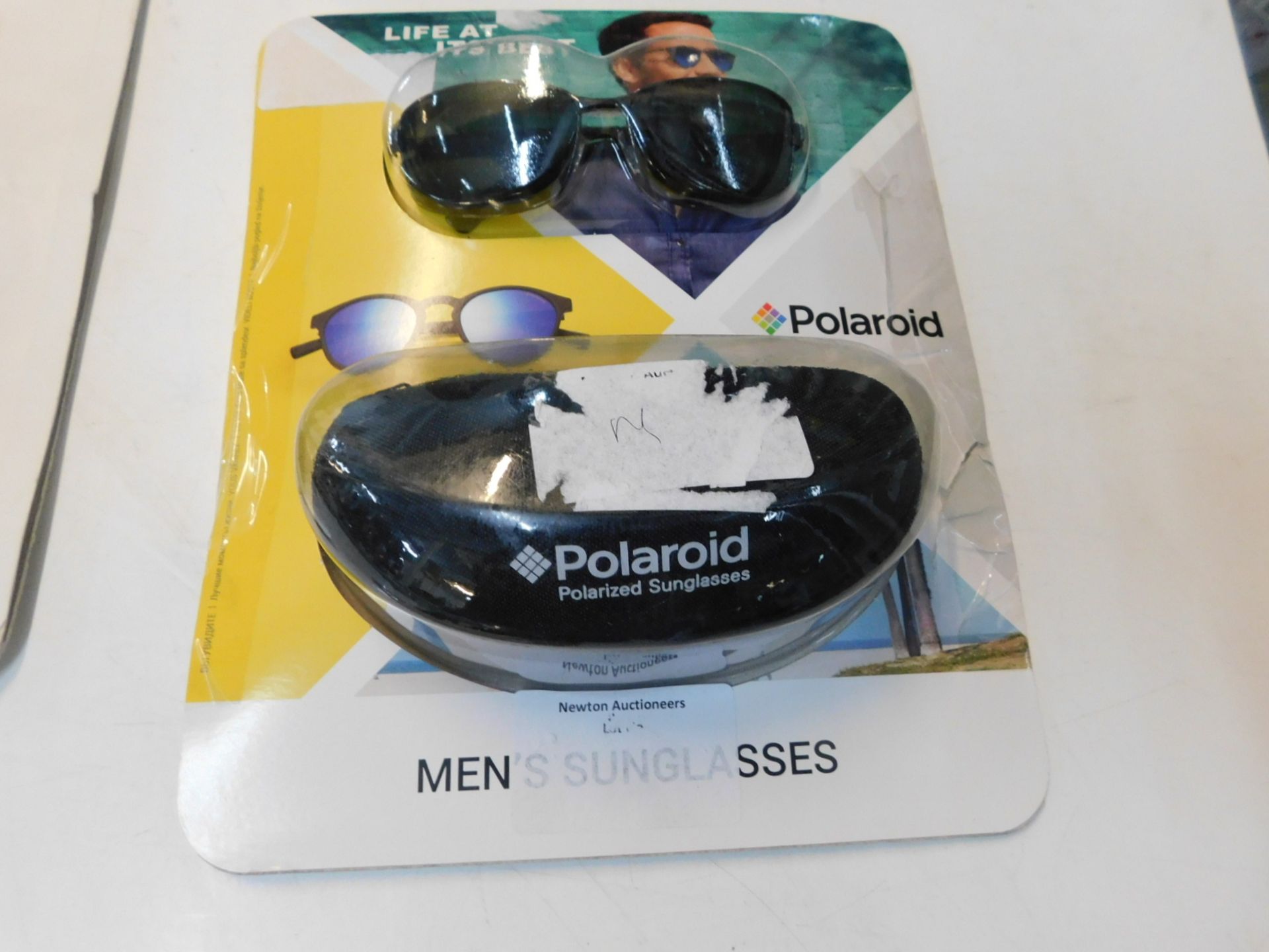 1 PACK OF POLAROID SUNGLASSES WITH CASE RRP Â£49.99