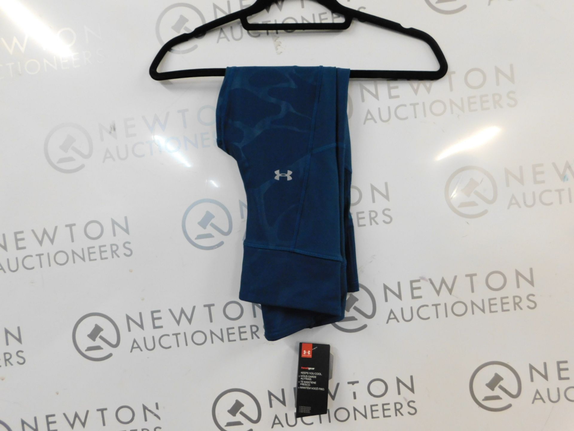 1 PAIR OF UNDER ARMOUR WOMENS HEATGEAR ARMOUR CAPRIS IN STEALTH BLUE SIZE S RRP Â£44.99