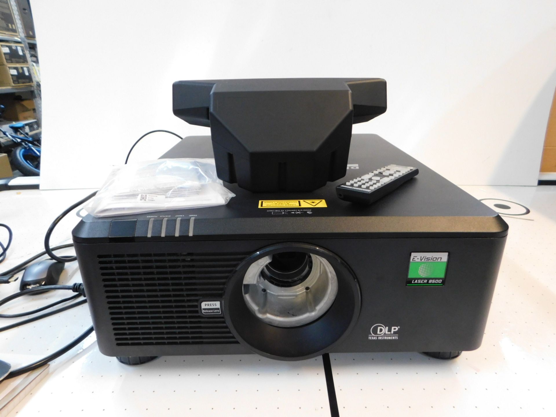 1 BOXED DIGITAL PROJECTION E-VISION LASER 8500 DLP LASER PROJECTOR & 0.38:1 (117-341A) SHORT THROW