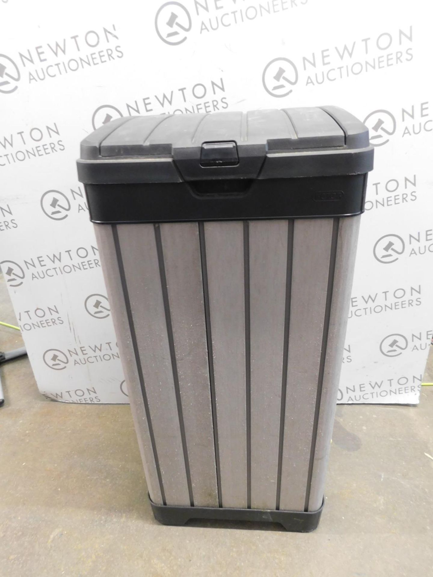 1 KETER ROCKFORD DUOTECH 125L OUTDOOR PLASTIC BIN RRP Â£119.99