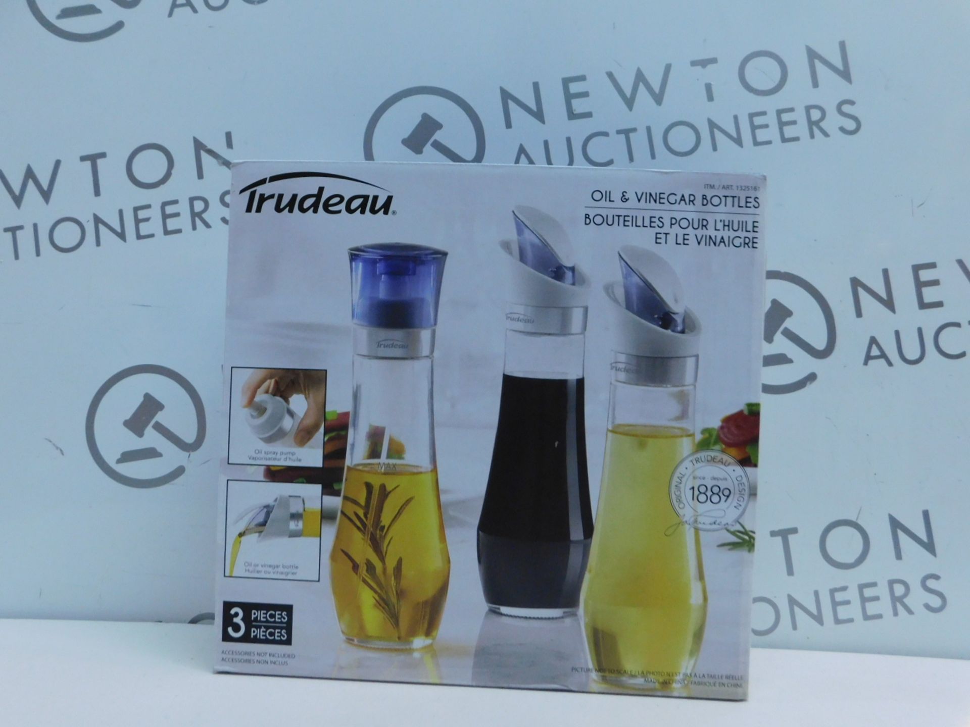 1 BOXED TRUDEAU OIL & VINEGAR BOTTLES RRP Â£29.99