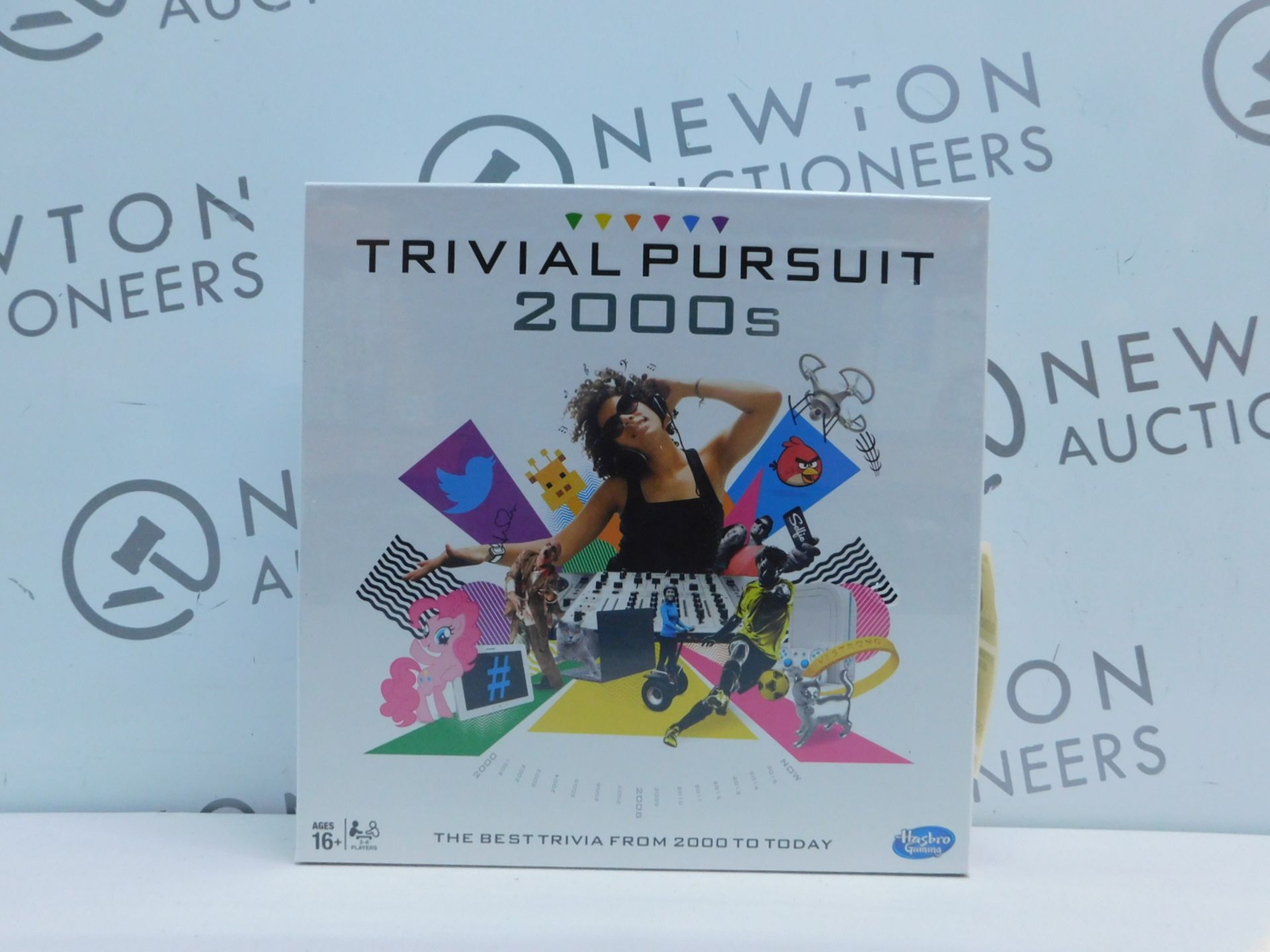 1 BRAND NEW BOXED TRIVIAL PURSUIT 2000S BOARD GAME RRP Â£39.99