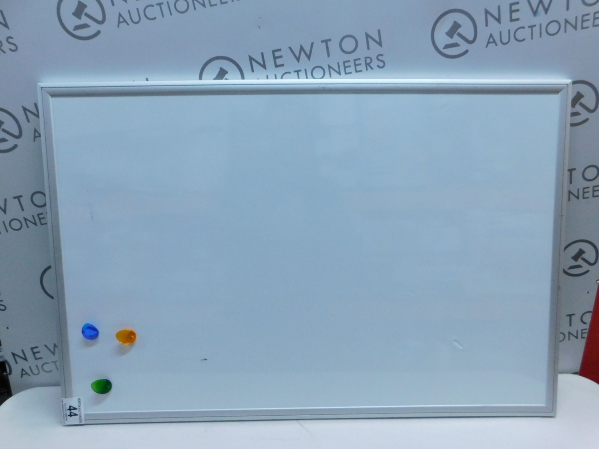 1 MESSAGESTOR WHITE BOARD WITH MARKER AND ACCESSORIES RRP Â£29.99