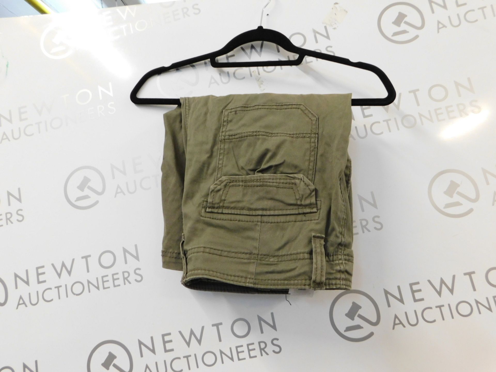 1 PAIR OF UNION BAY MENS KHAKI GREEN CARGO SHORTS SIZE 36 RRP Â£34.99