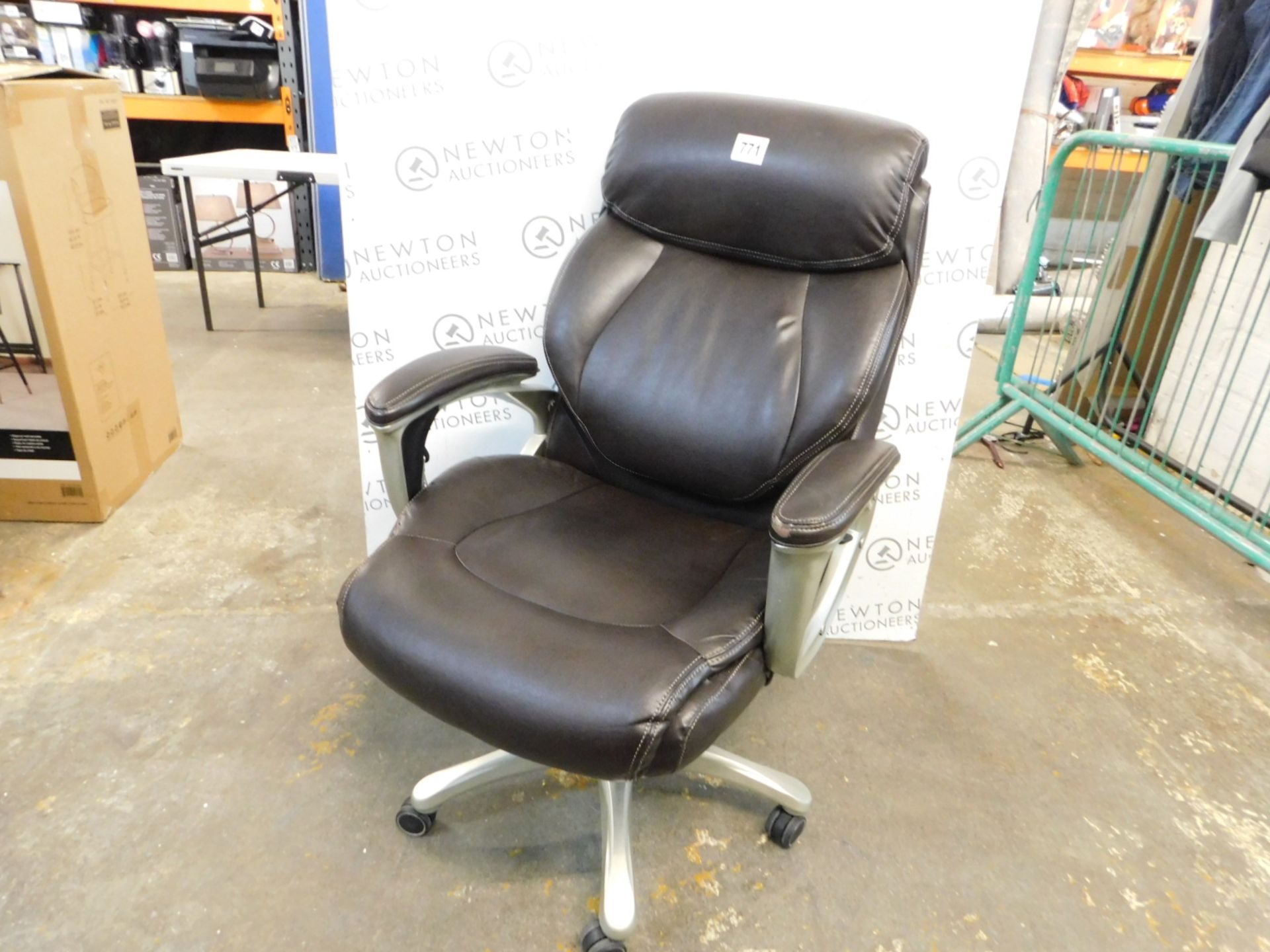 1 TRUE WELLNESS BROWN BONDED LEATHER GAS LIFT MANAGERS CHAIR WITH ACTIVE LUMBAR RRP Â£179.99