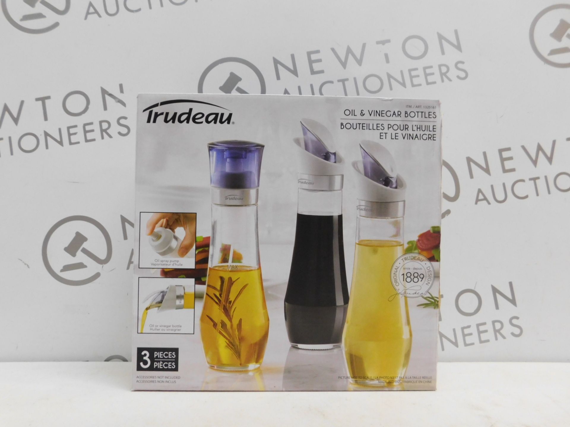 1 BOXED TRUDEAU OIL & VINEGAR BOTTLES RRP Â£29.99