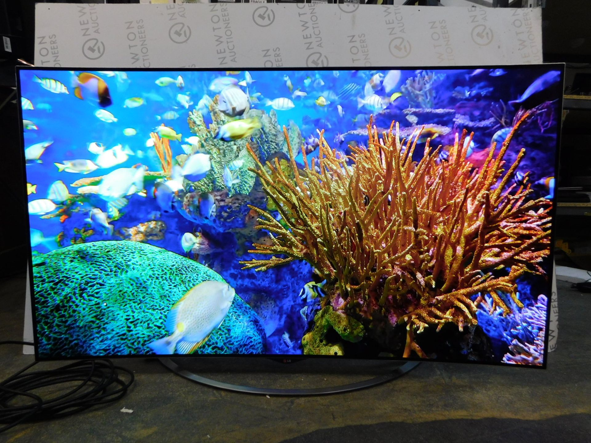 1 LG 65" 65EC970V 4K OLED ULTRA HD CURVED SMART TV WITH STAND RRP Â£1799 (WORKING, HAS VERY FAINT