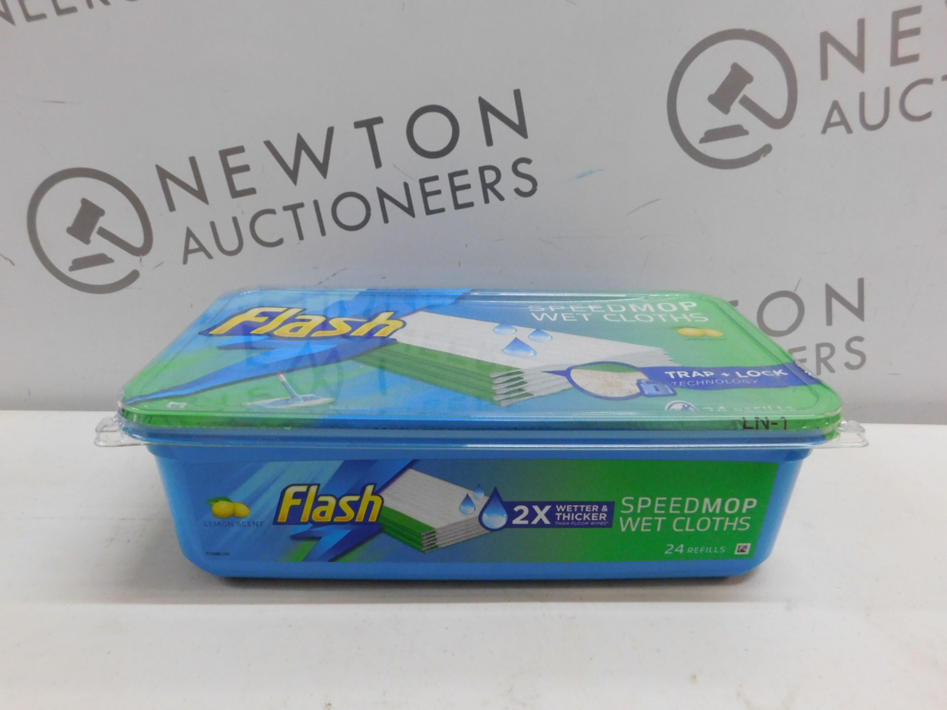 1 BOX OF FLASH SPEEDMOP WET MOPPING CLOTHS RRP Â£12.99