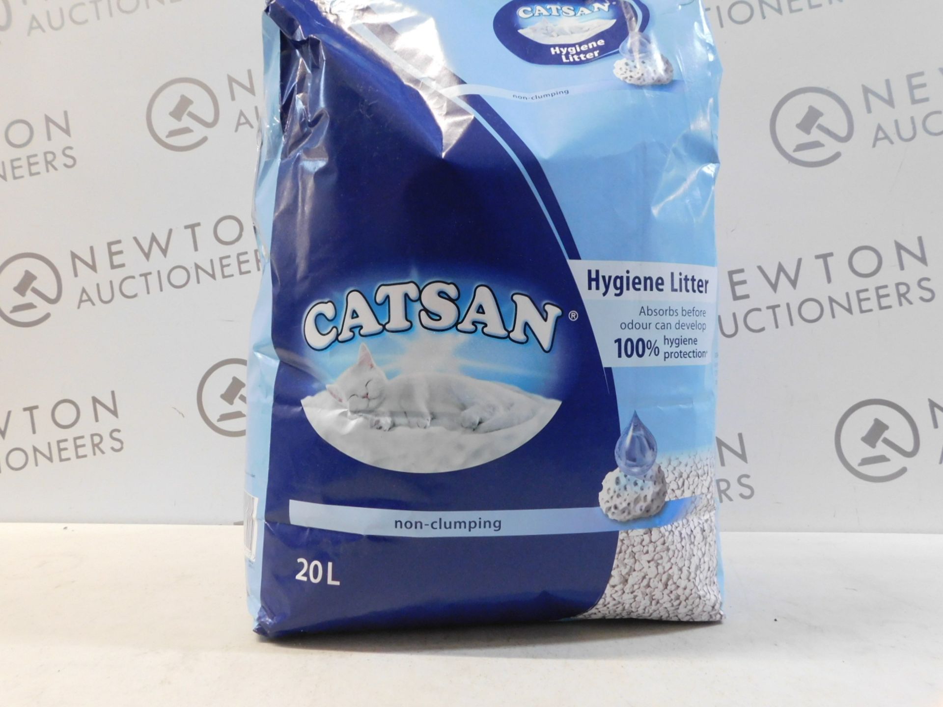 1 BAG OF CATSAN CAT LITTER RRP Â£29.99