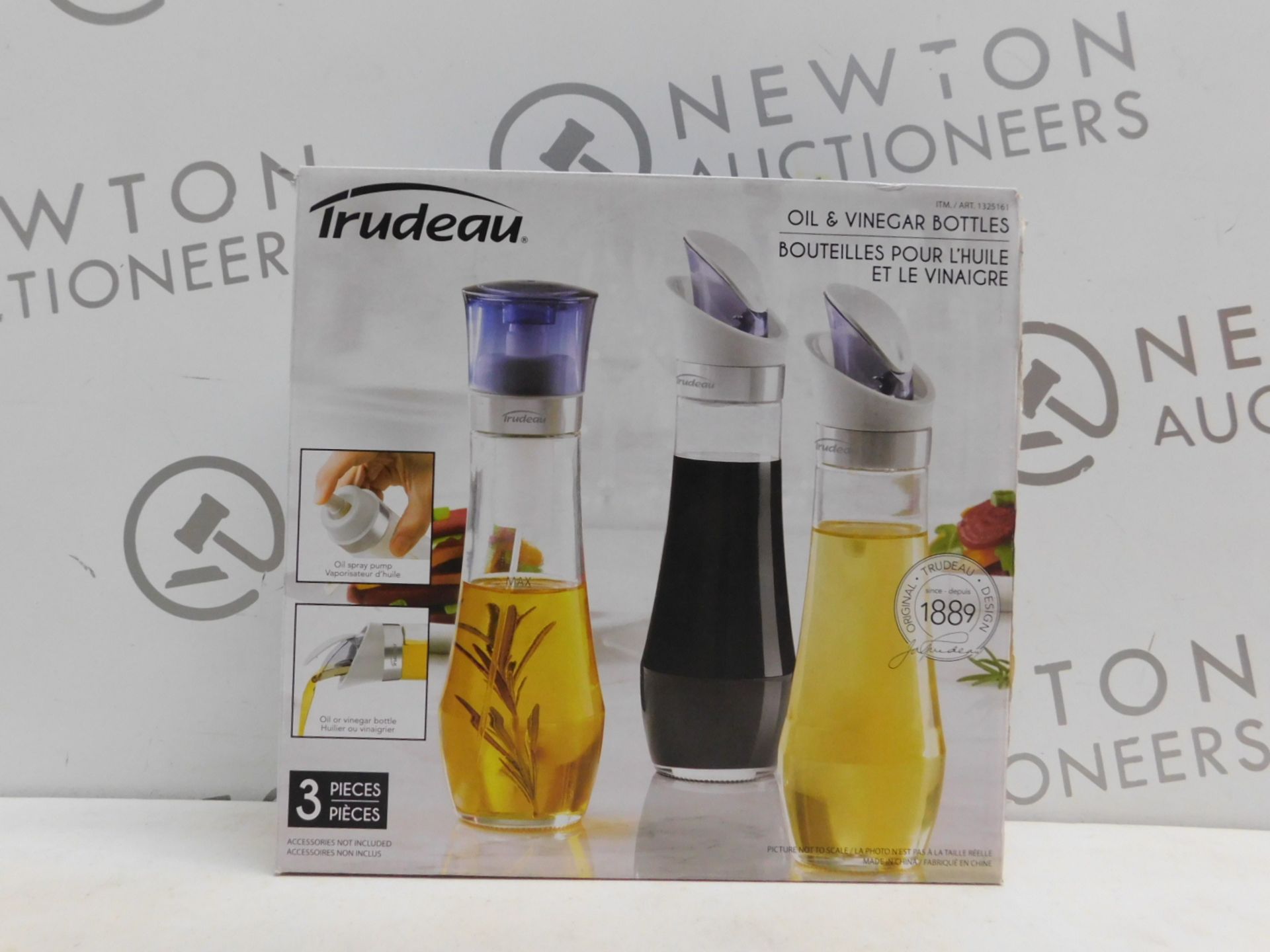 1 BOXED TRUDEAU OIL & VINEGAR BOTTLES RRP Â£29.99