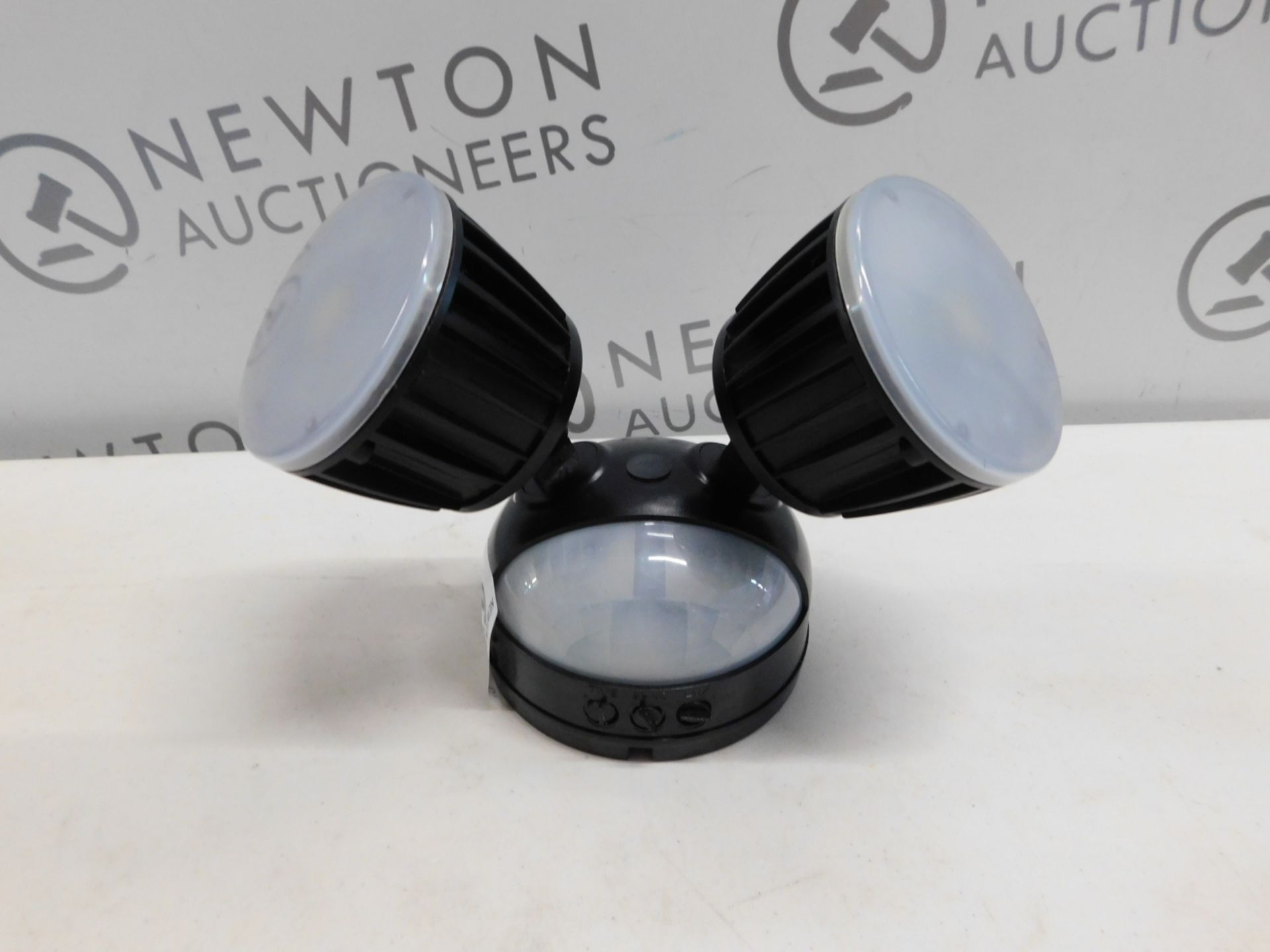 1 NIGHTWATCHER NE15TSP MOTION ACTIVATED TWIN SECURITY LIGHT RRP Â£89.99