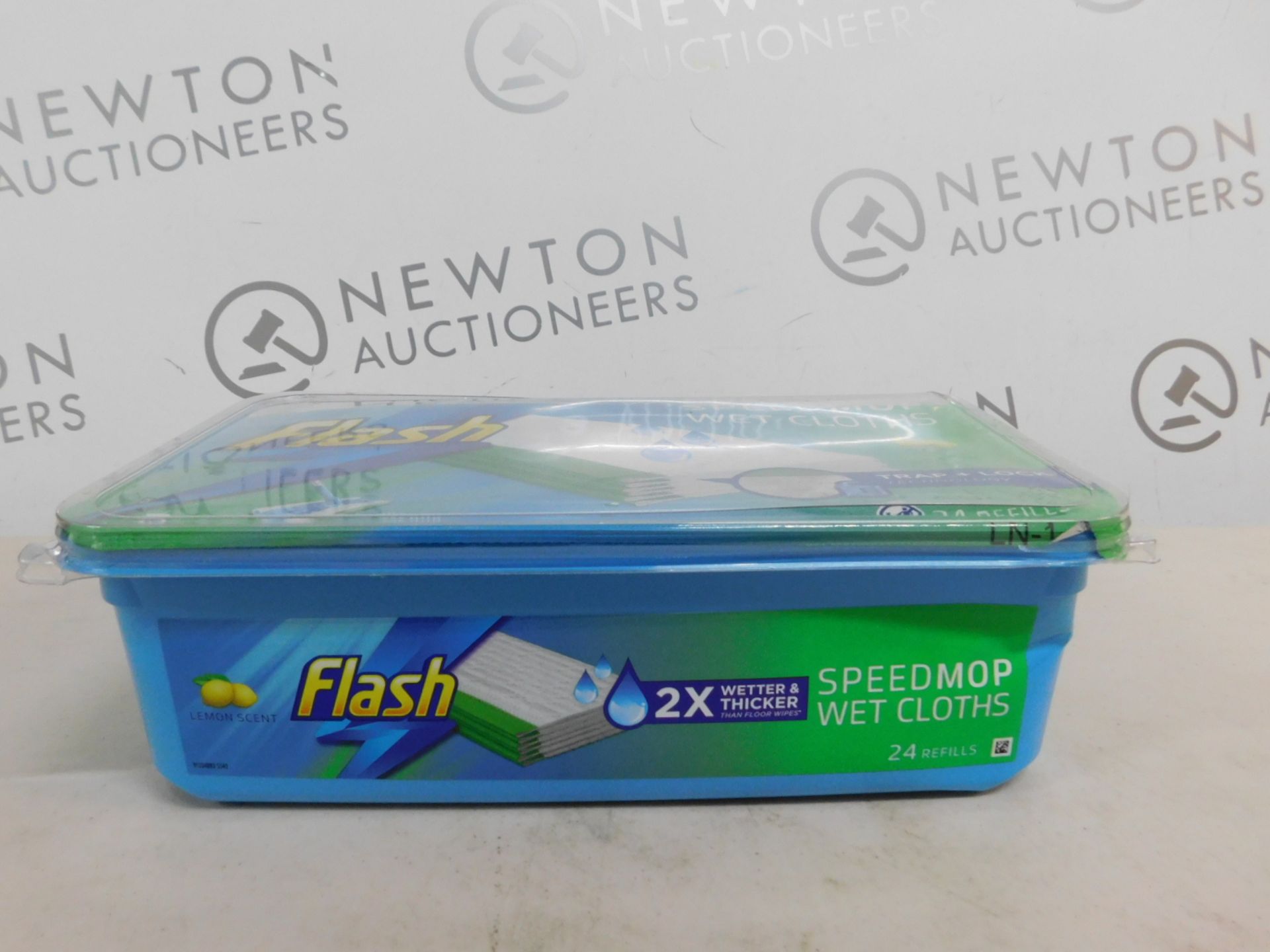 1 BOX OF FLASH SPEEDMOP WET MOPPING CLOTHS RRP Â£12.99