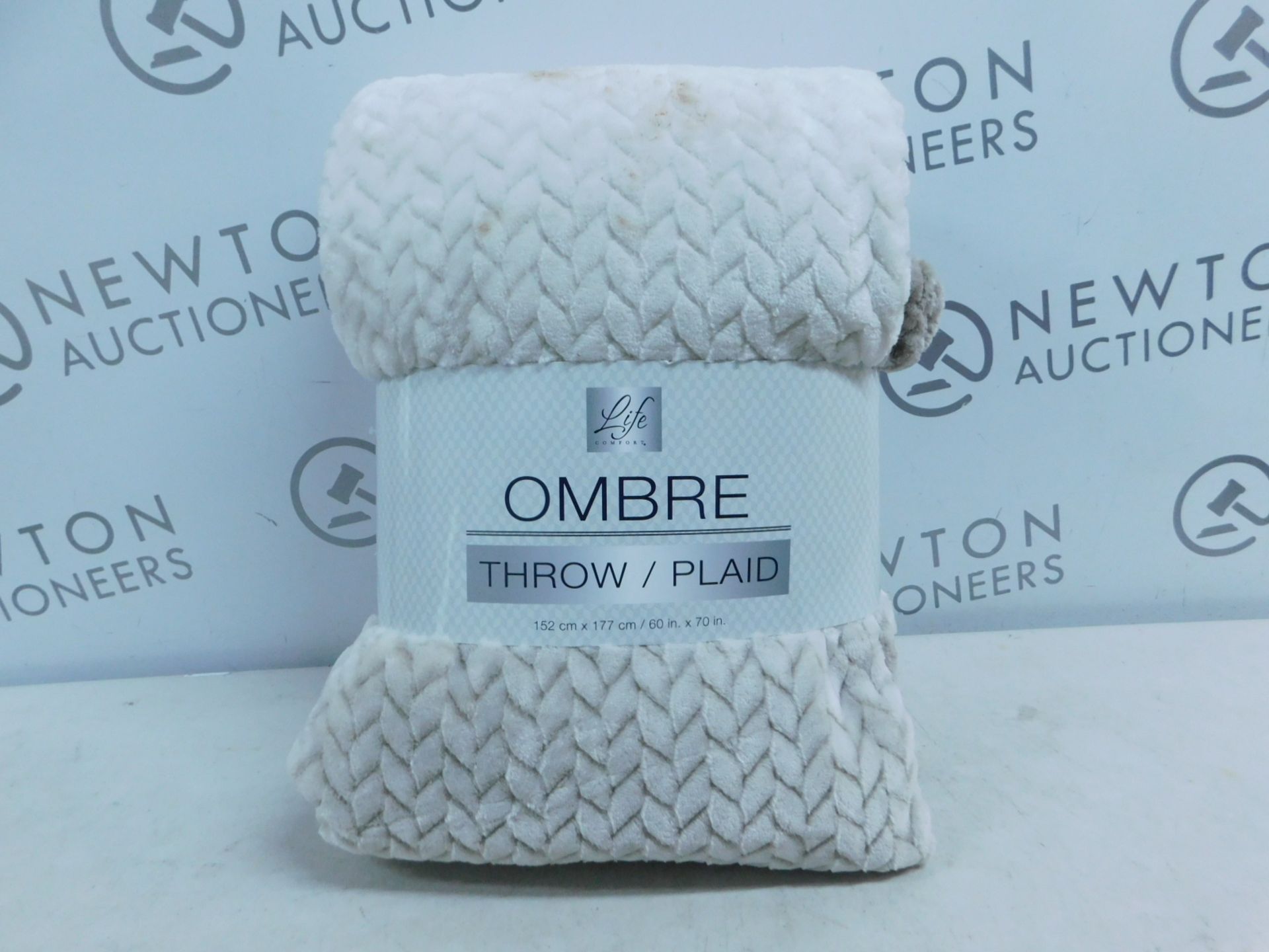 1 PACK OF LIFE COMFORT SILVER & CREAM OMBRE RIBBED PLUSH THROW RRP Â£39.99