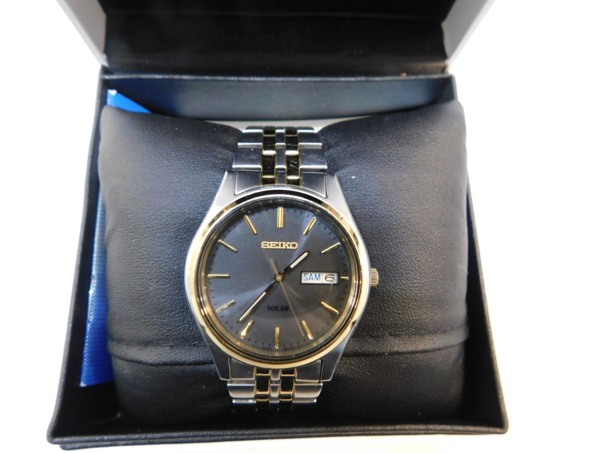 1 BOXED SEIKO GENTS SOLAR POWERED WATCH MODEL SNE042P9 RRP Â£199