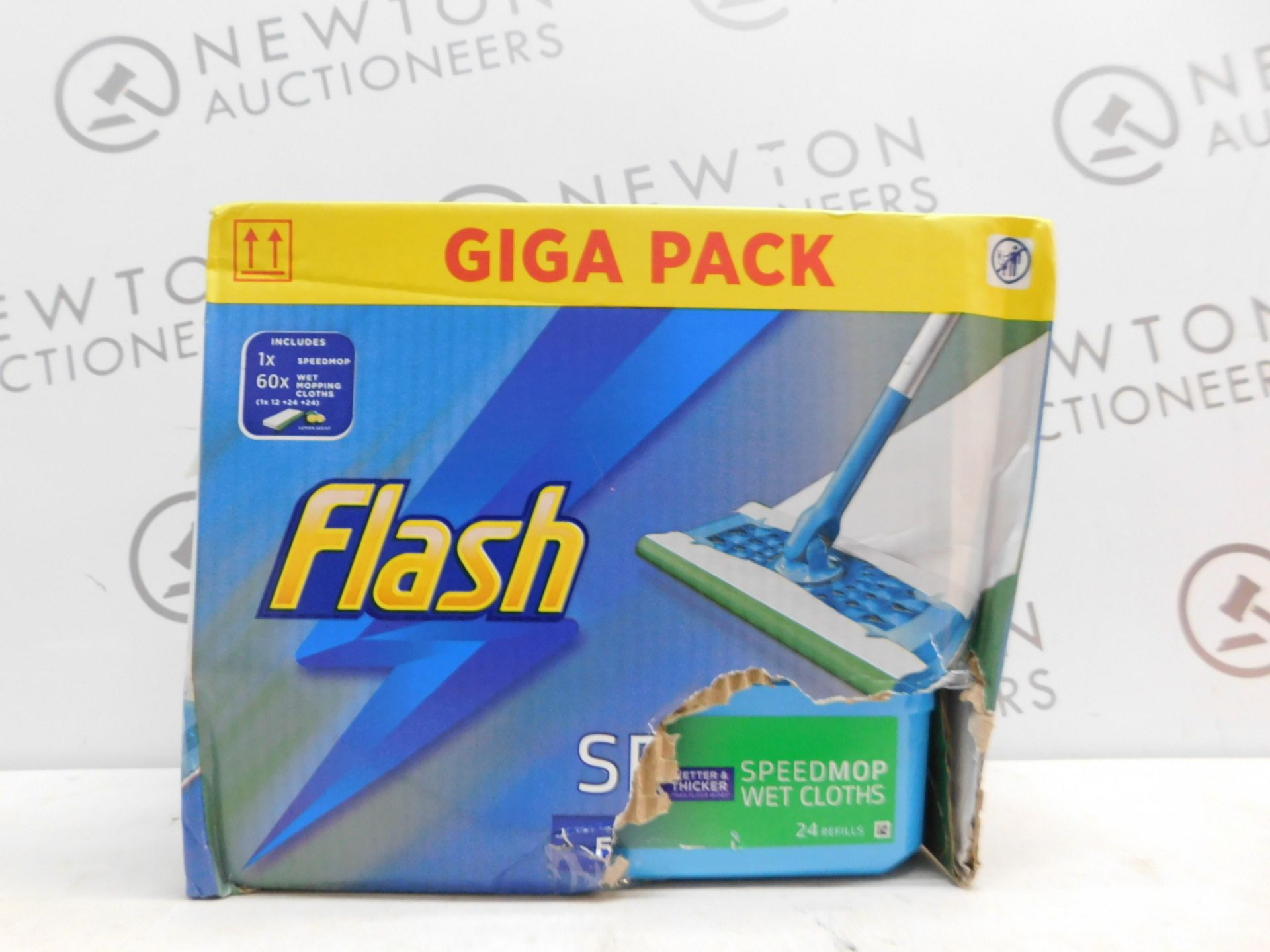 1 BOXED FLASH SPEEDMOP GIGA PACK WITH WET MOPPING CLOTHS RRP Â£44.99