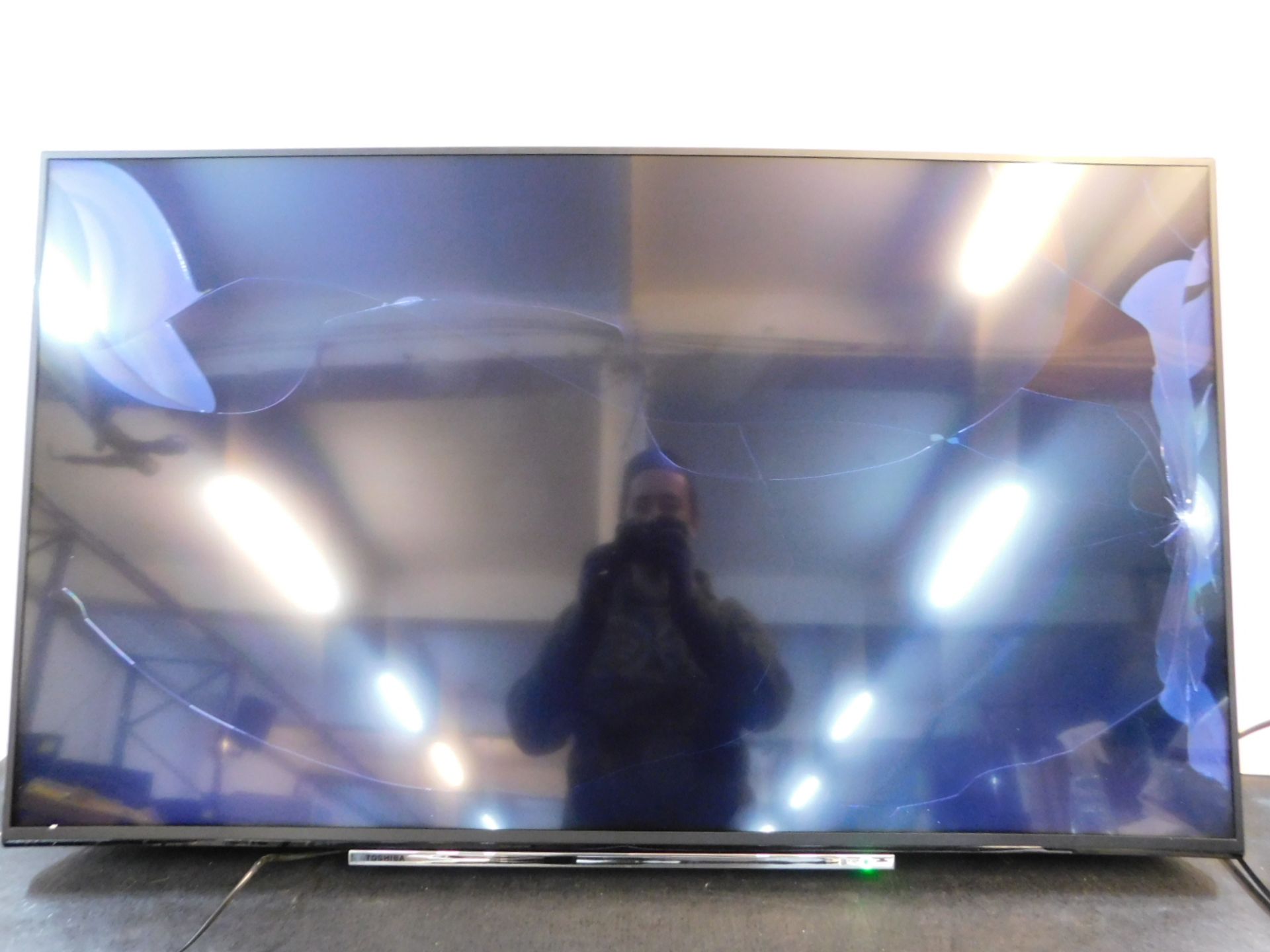 1 TOSHIBA 49" 49U5863DB 4K ULTRA HD LED SMART TV RRP Â£399 (SMASHED SCREEN) - Image 2 of 2